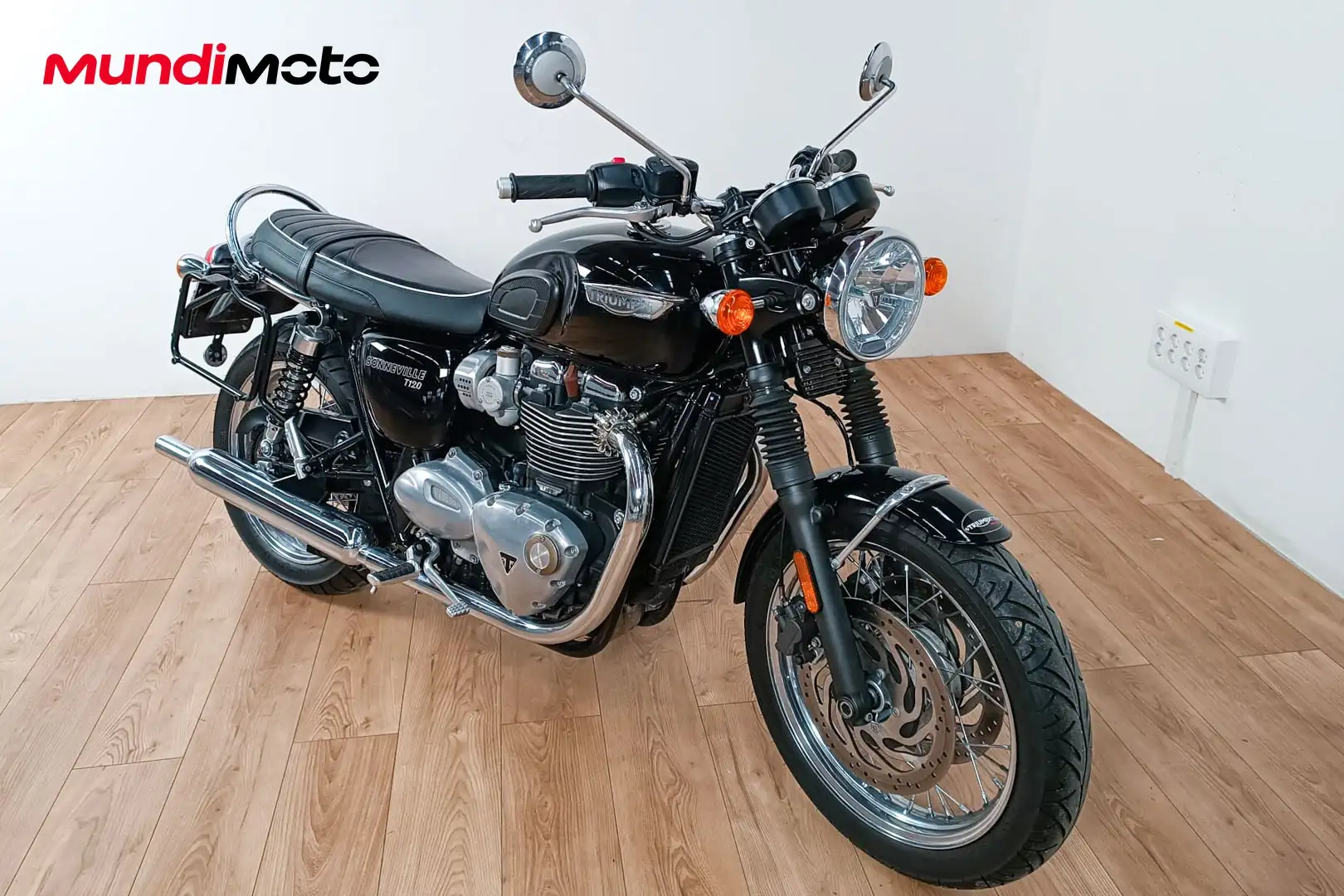 Triumph Bonneville T120 - 2