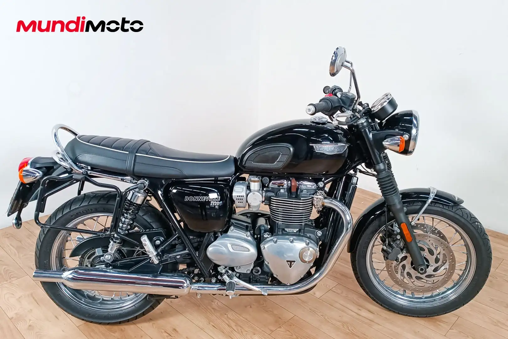 Triumph Bonneville T120 - 1