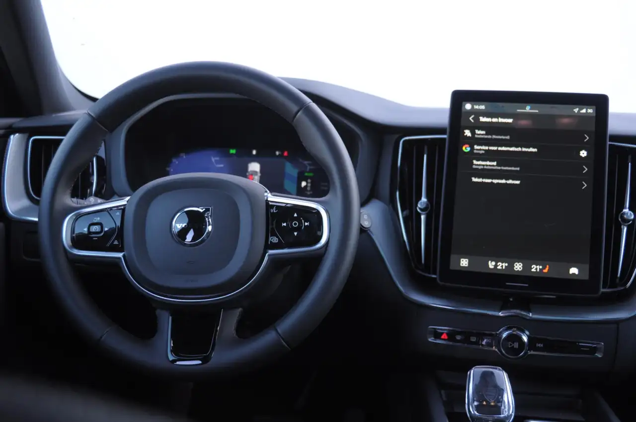 Volvo XC60 2026 — фото 12