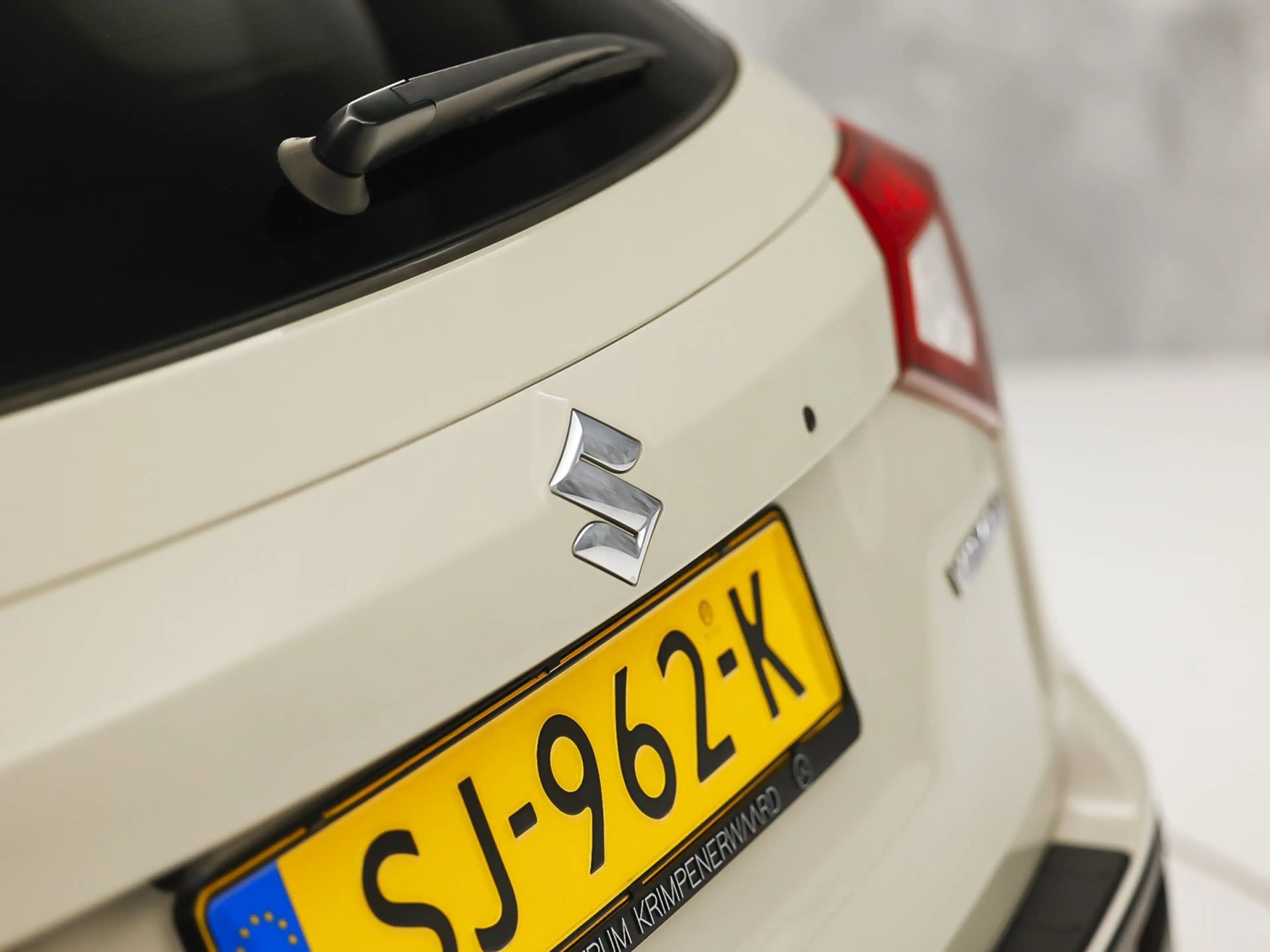 Suzuki Vitara 1.6 High Executive (PANORAMADAK, APPLE CARPLAY, NA — photo 36