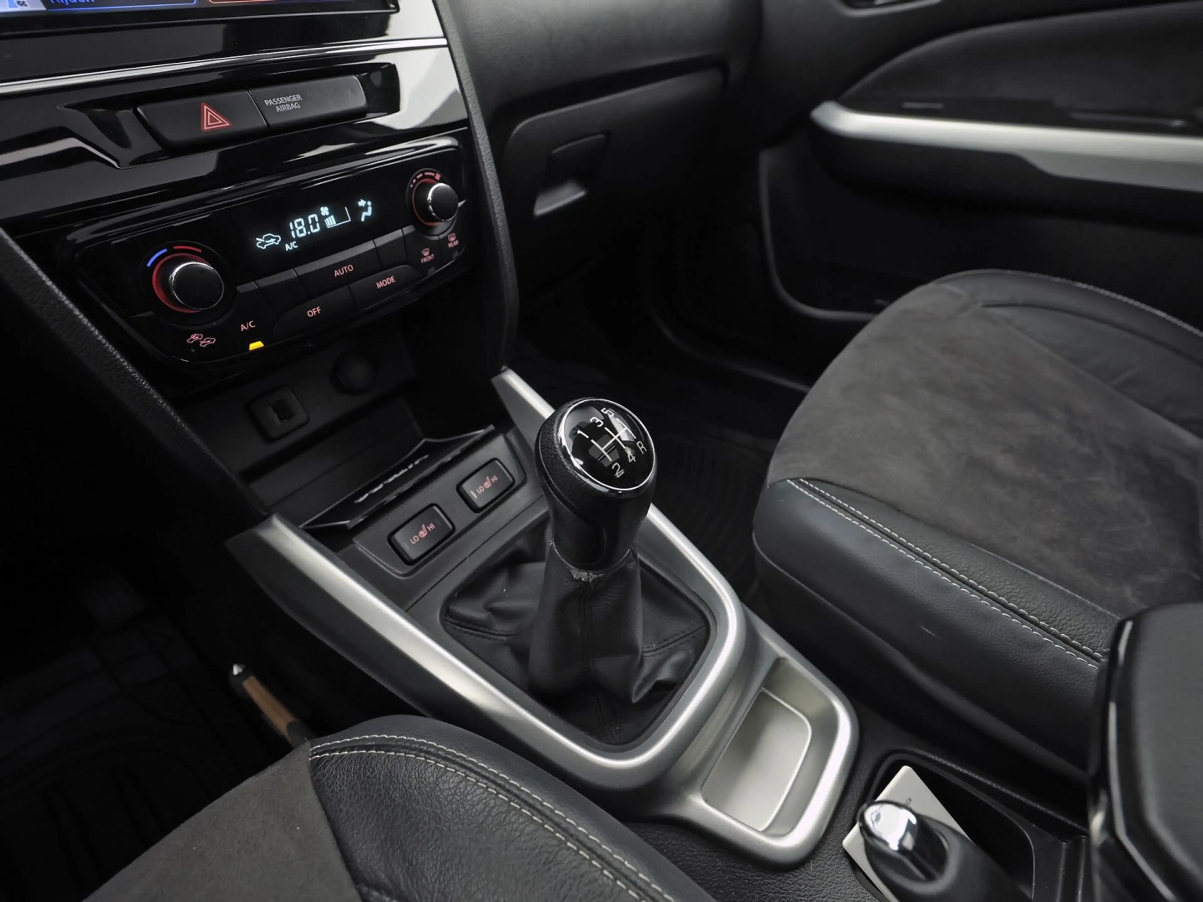 Suzuki Vitara 1.6 High Executive (PANORAMADAK, APPLE CARPLAY, NA — photo 11