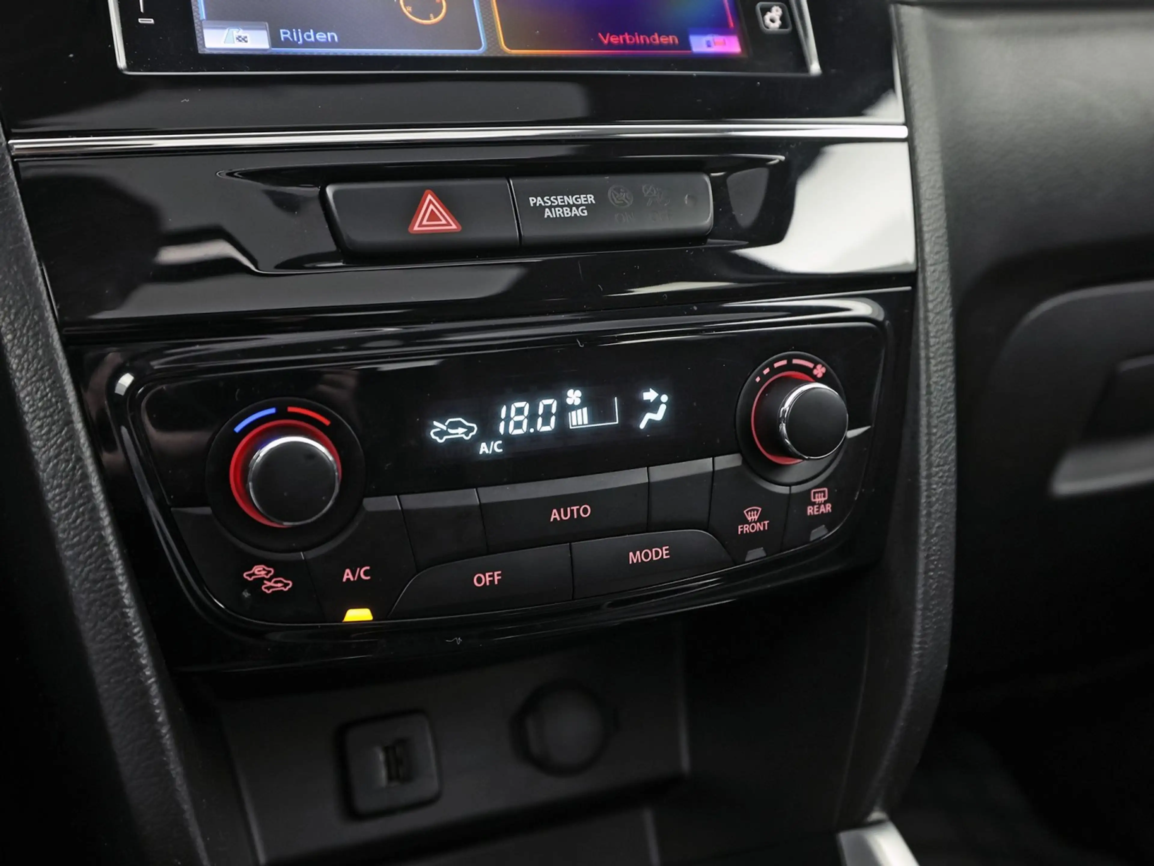 Suzuki Vitara 1.6 High Executive (PANORAMADAK, APPLE CARPLAY, NA — photo 10