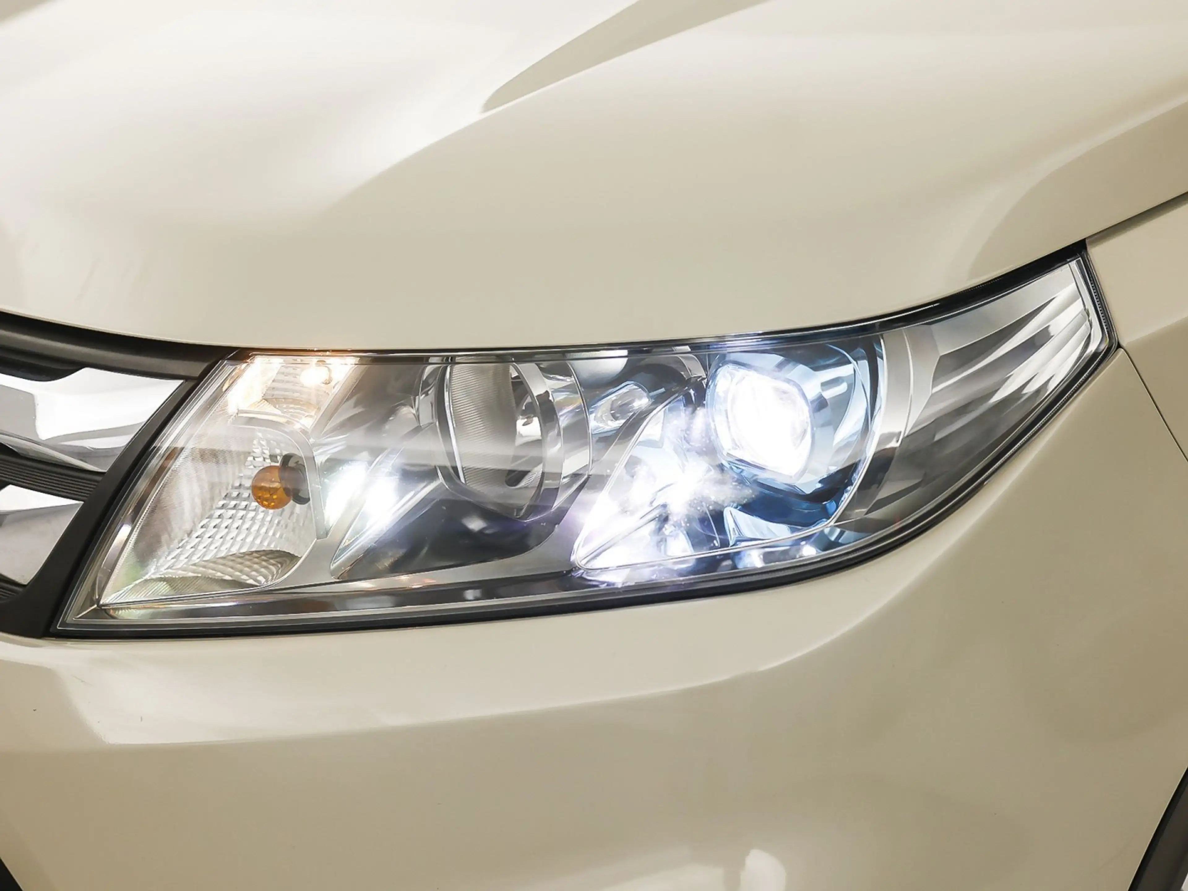 Suzuki Vitara 1.6 High Executive (PANORAMADAK, APPLE CARPLAY, NA — photo 37