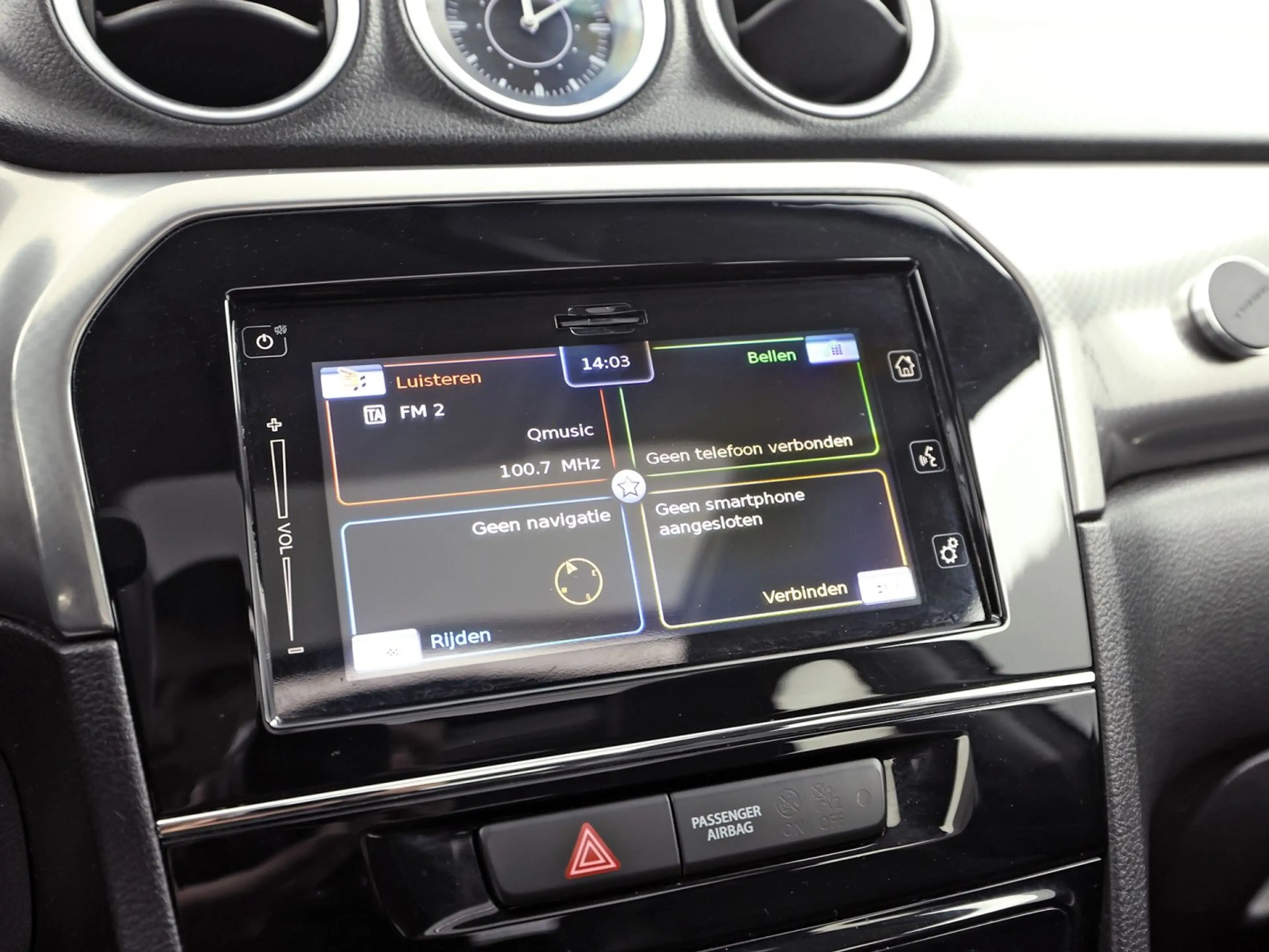 Suzuki Vitara 1.6 High Executive (PANORAMADAK, APPLE CARPLAY, NA — photo 32