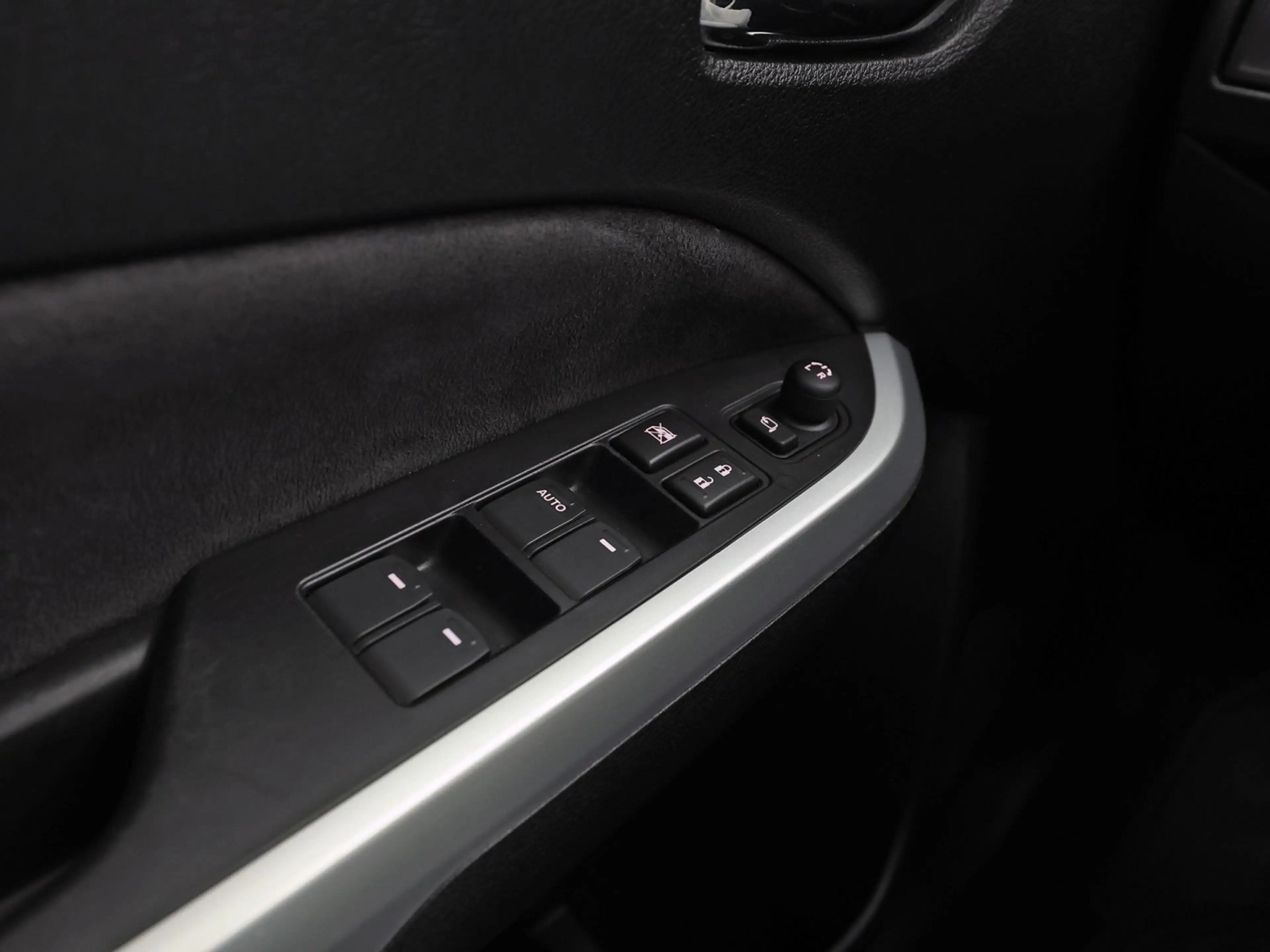 Suzuki Vitara 1.6 High Executive (PANORAMADAK, APPLE CARPLAY, NA — photo 30