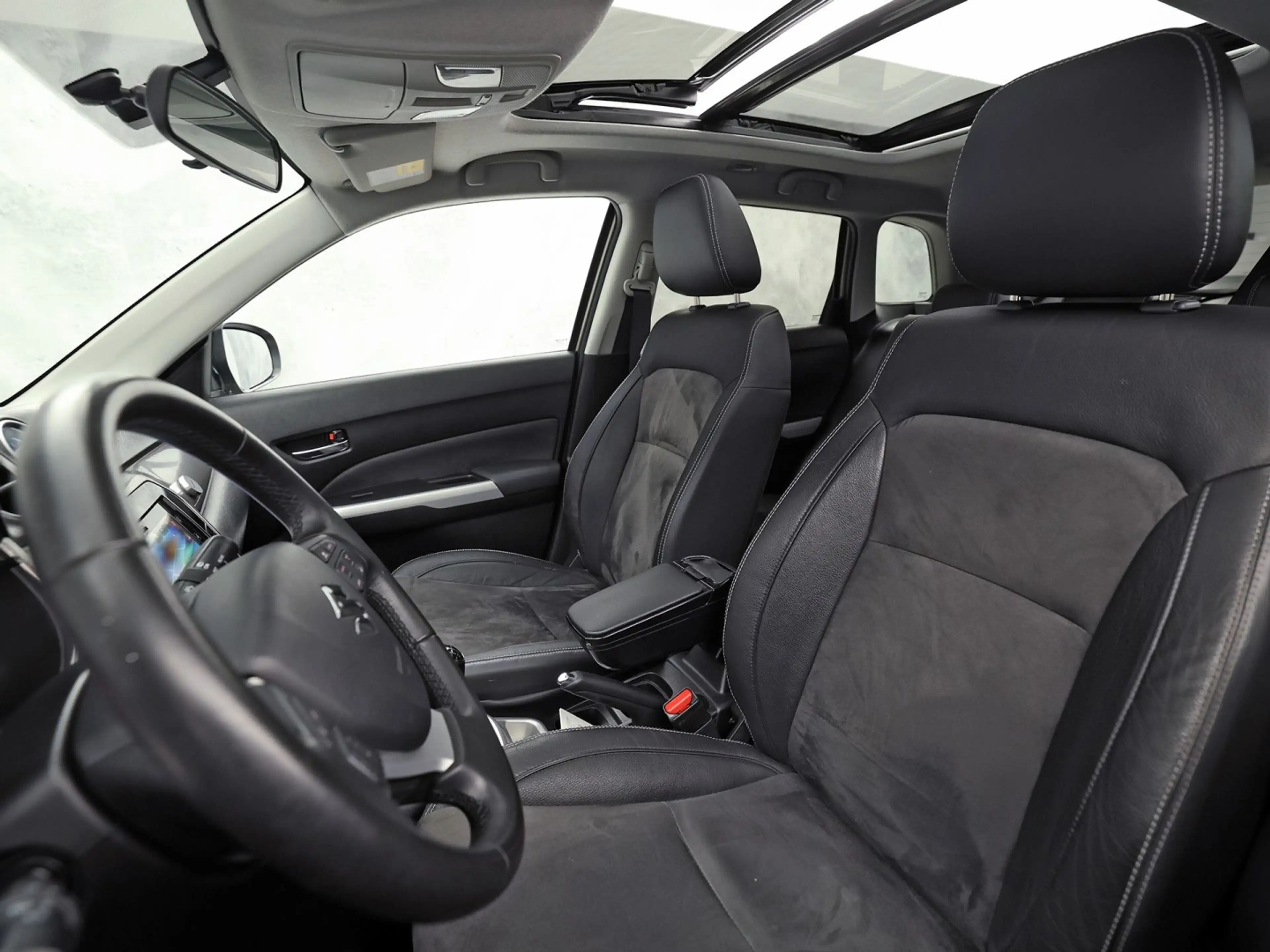 Suzuki Vitara 1.6 High Executive (PANORAMADAK, APPLE CARPLAY, NA — photo 17