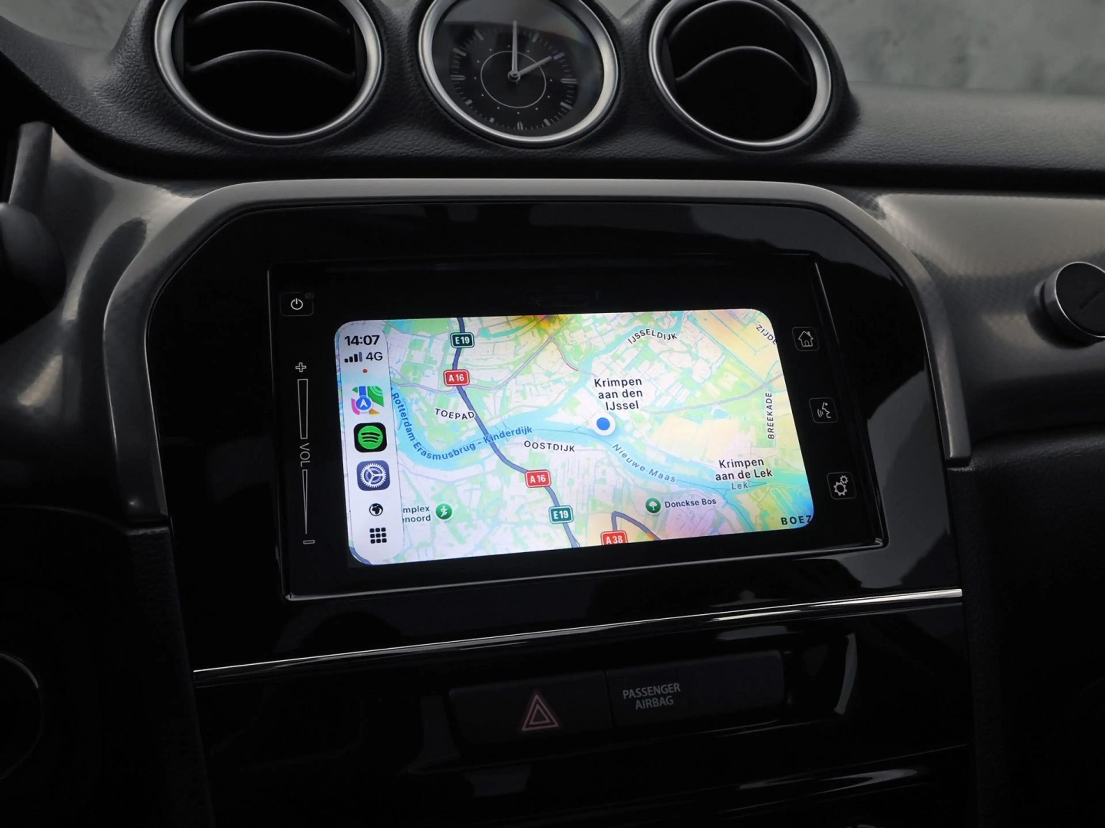 Suzuki Vitara 1.6 High Executive (PANORAMADAK, APPLE CARPLAY, NA — photo 33