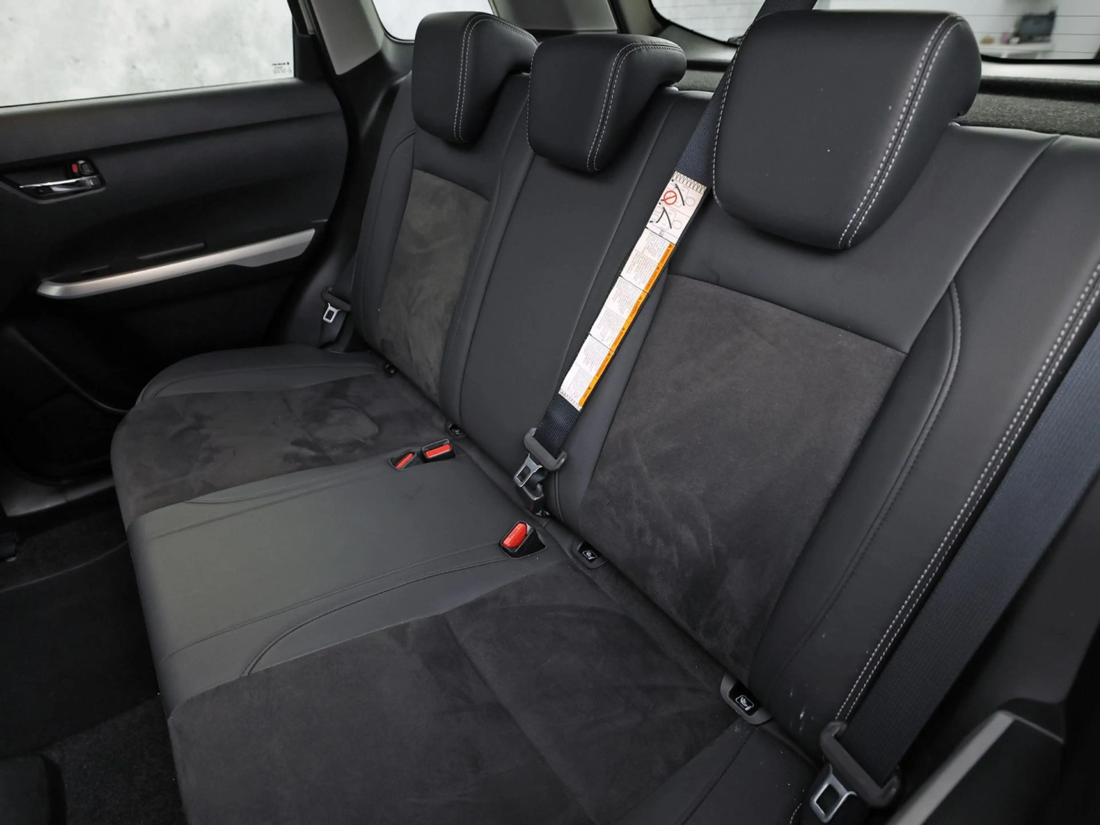 Suzuki Vitara 1.6 High Executive (PANORAMADAK, APPLE CARPLAY, NA — photo 18
