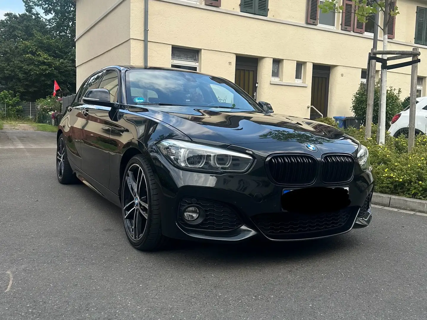 BMW 125 1er (5-Türer) 125i Aut. Edition M Sport Shadow Czarny - 1