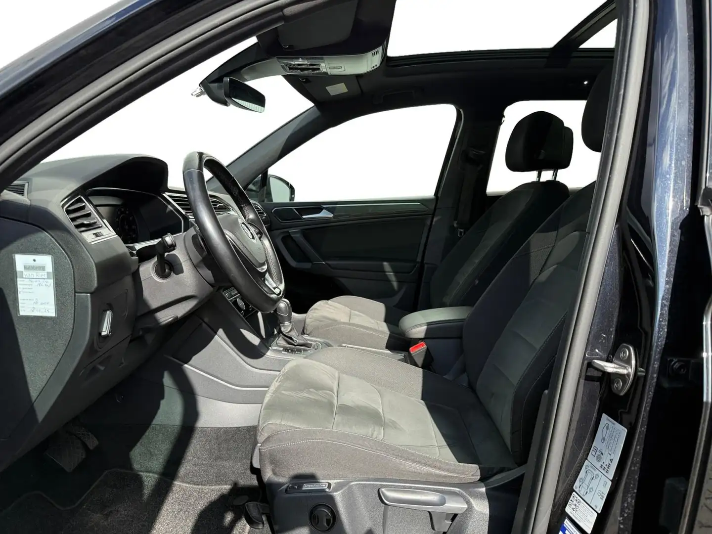 Volkswagen Tiguan Allspace 1.4 TSI | 7p. | R-Line | Pano | NL Zwart - 2
