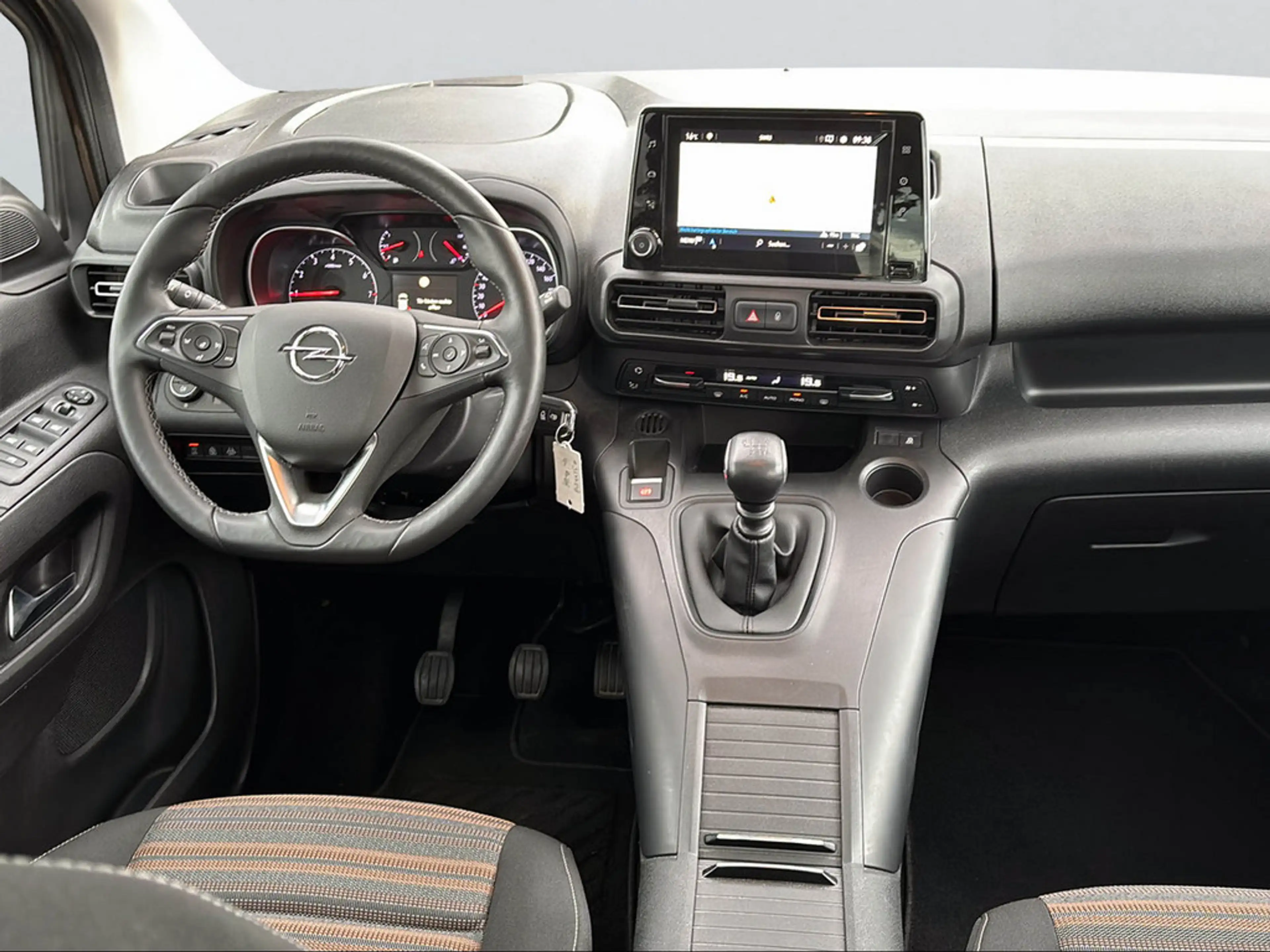 Opel Combo Life E 1.2 Innovation SHZ NAVI HUD PANO — photo 7