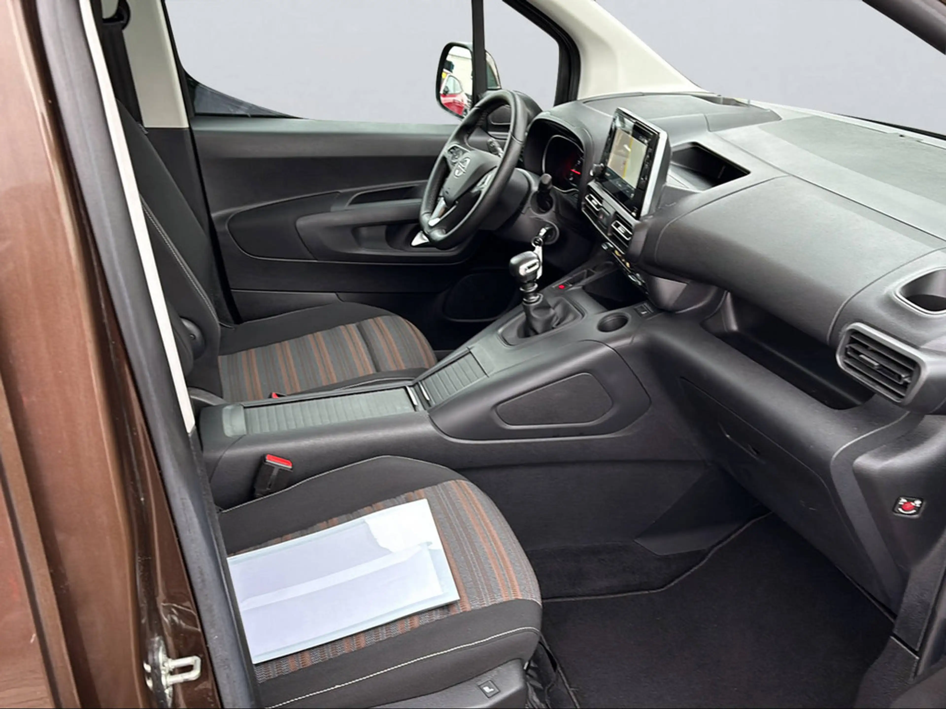 Opel Combo Life E 1.2 Innovation SHZ NAVI HUD PANO — photo 8