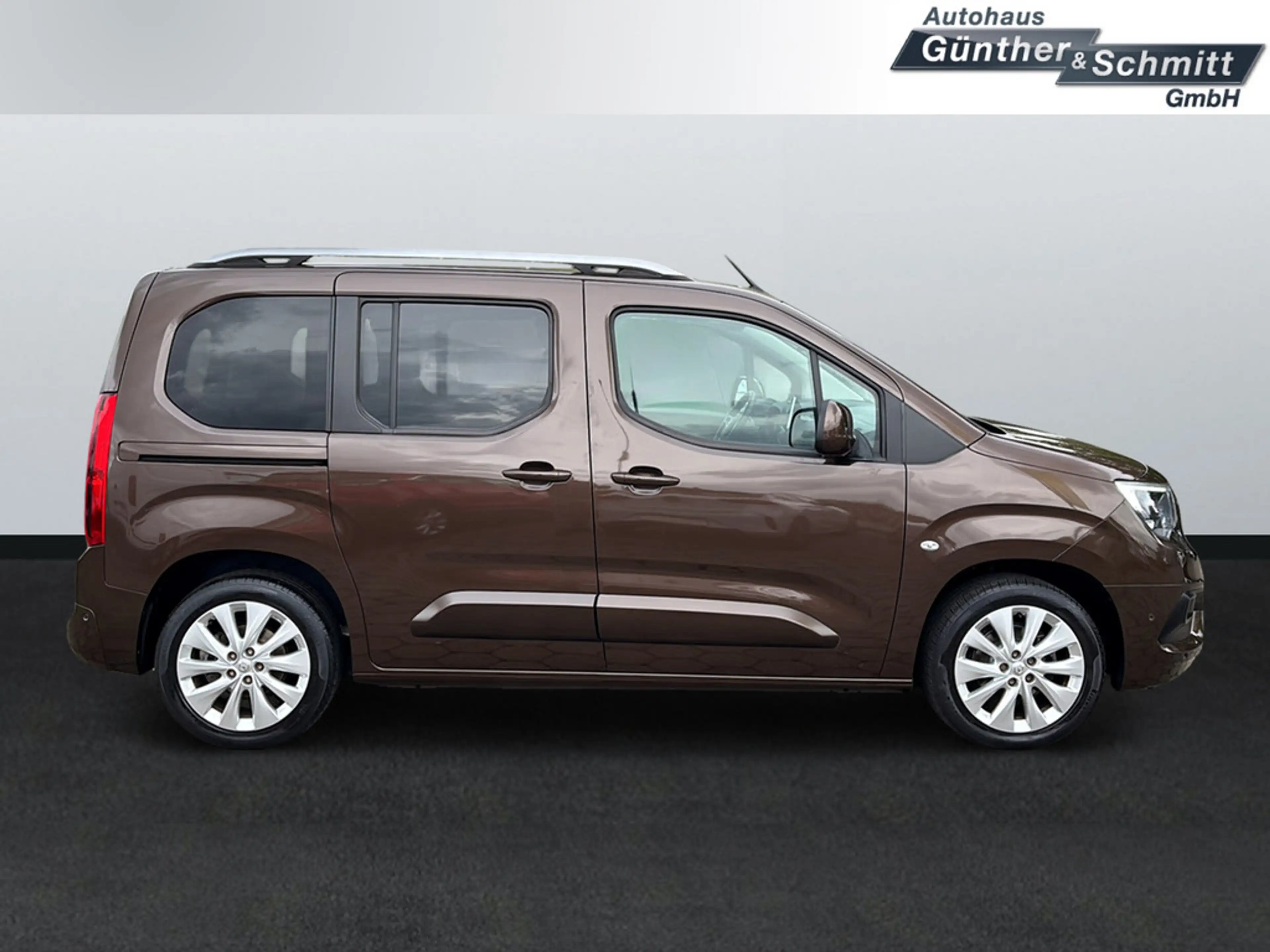 Opel Combo Life E 1.2 Innovation SHZ NAVI HUD PANO — photo 14