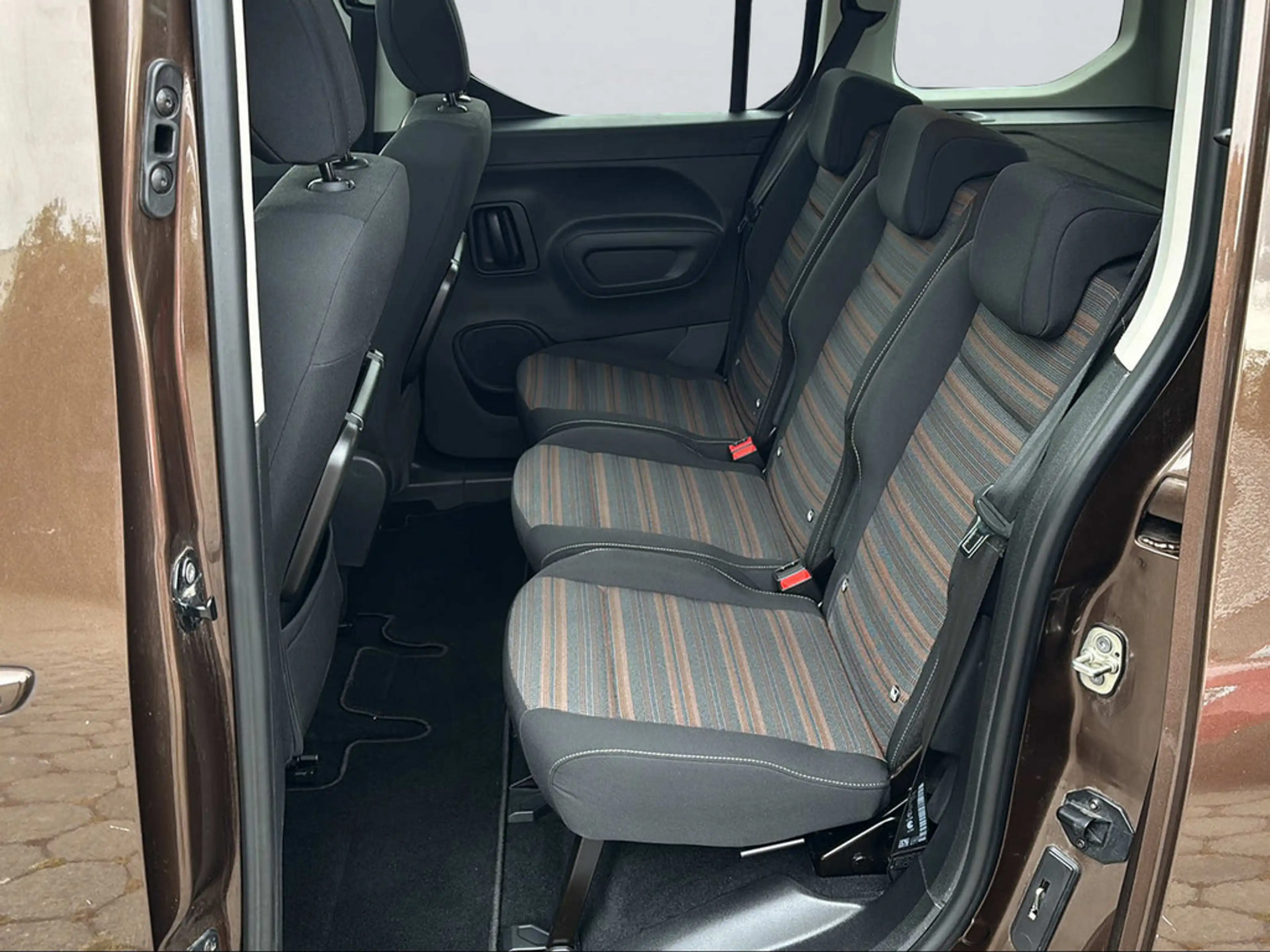 Opel Combo Life E 1.2 Innovation SHZ NAVI HUD PANO — photo 6