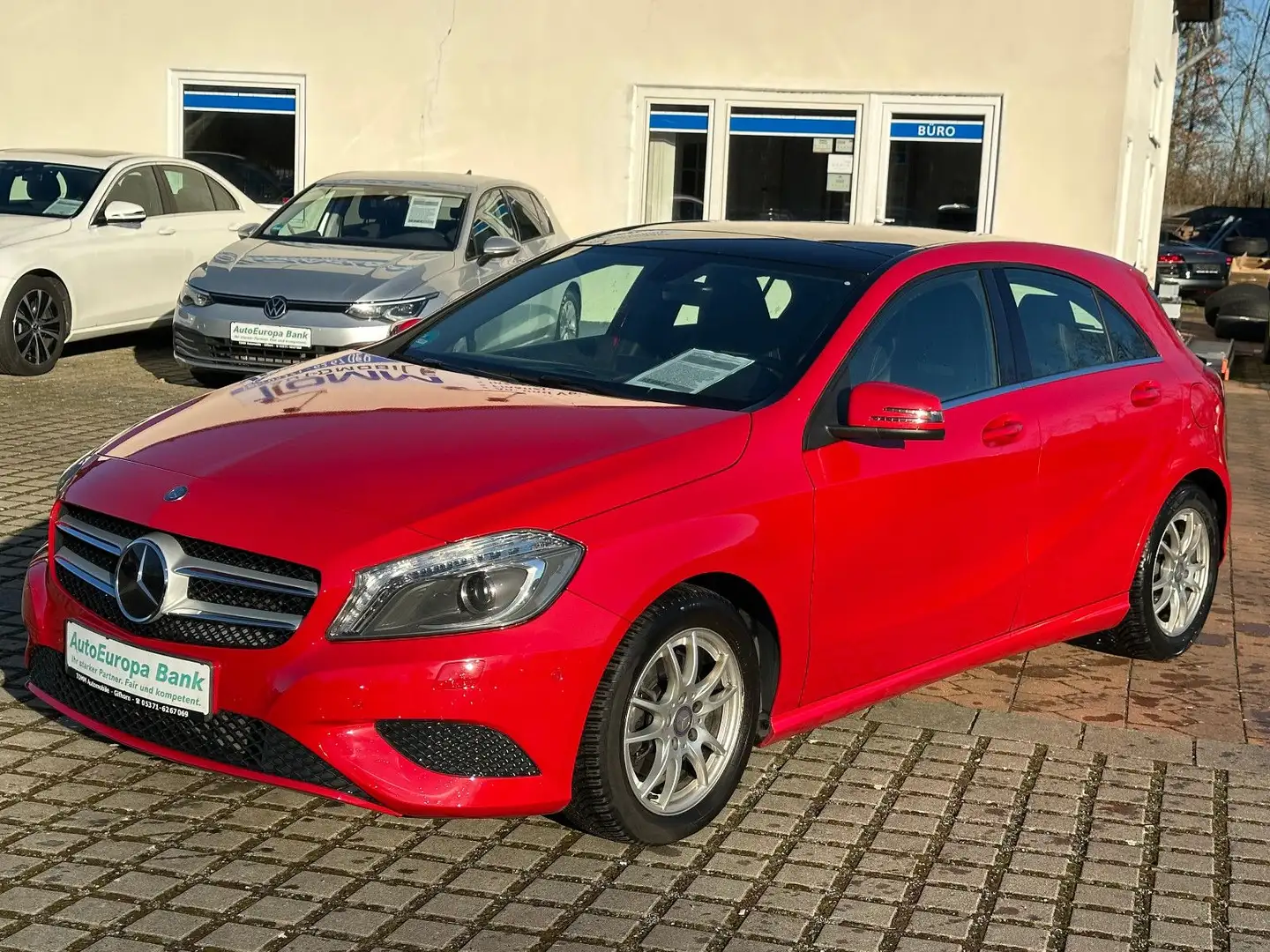 Mercedes-Benz A 200 BlueEfficiency Urban / NAVI / PANORAMA Rouge - 1