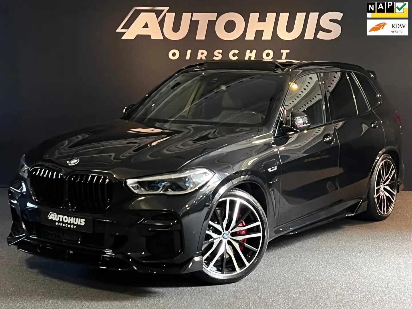 BMW X5 XDrive45e High Executive Edition M Pano/ Laser/ 22 Zwart - 1