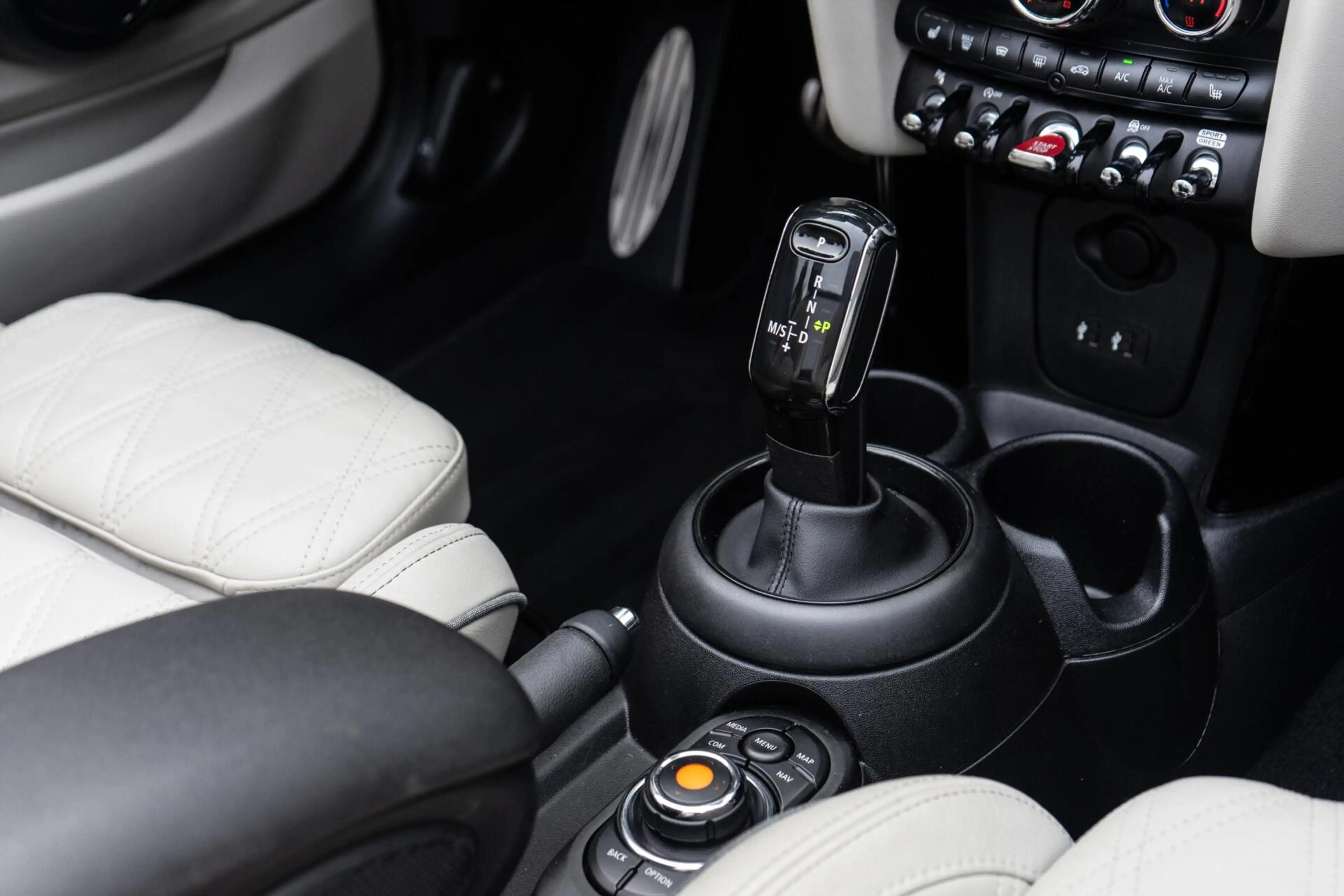 MINI John Cooper Works Cabrio 2.0 S JCW Camera / Keyless / Leder — photo 13