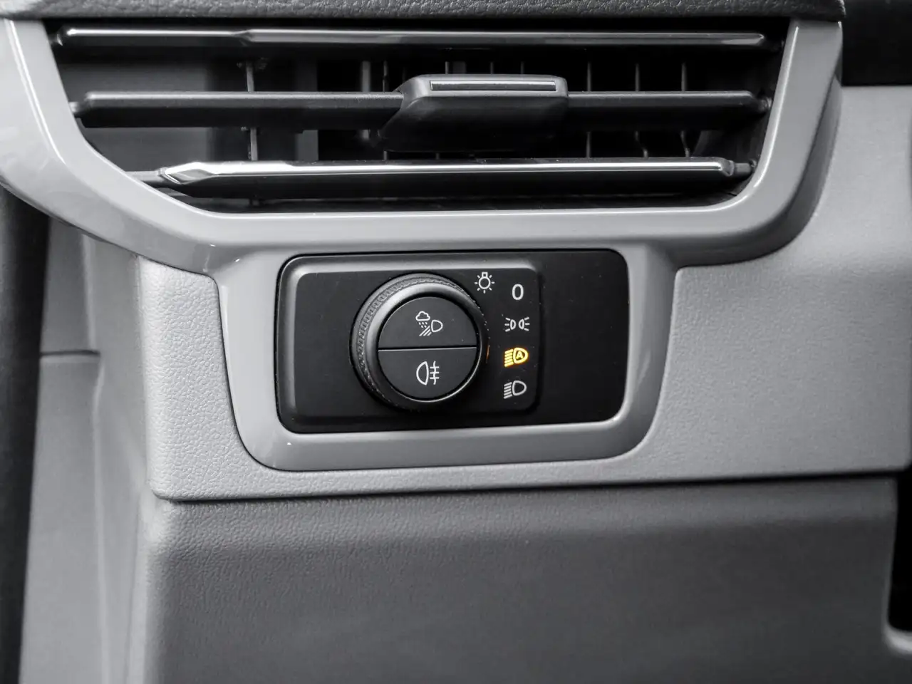 Volkswagen T7 Caravelle e PanAmericana KR LED Navi AHK Pano Keyless 19" 14