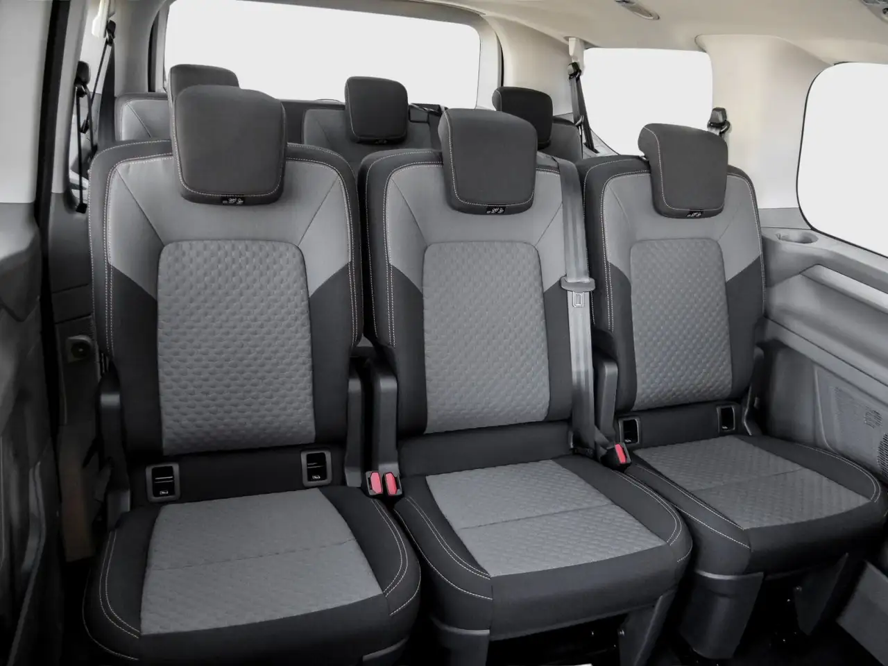 Volkswagen T7 Caravelle e PanAmericana KR LED Navi AHK Pano Keyless 19" 4