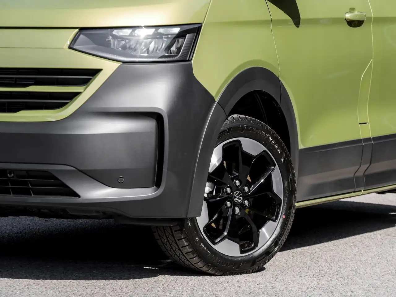 Volkswagen T7 Caravelle e PanAmericana KR LED Navi AHK Pano Keyless 19" 5