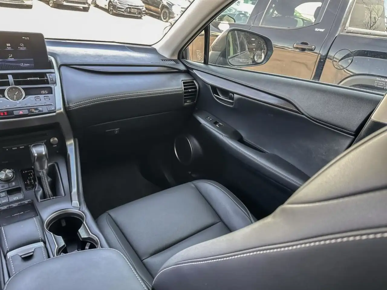 Lexus NX снимка Lexus NX