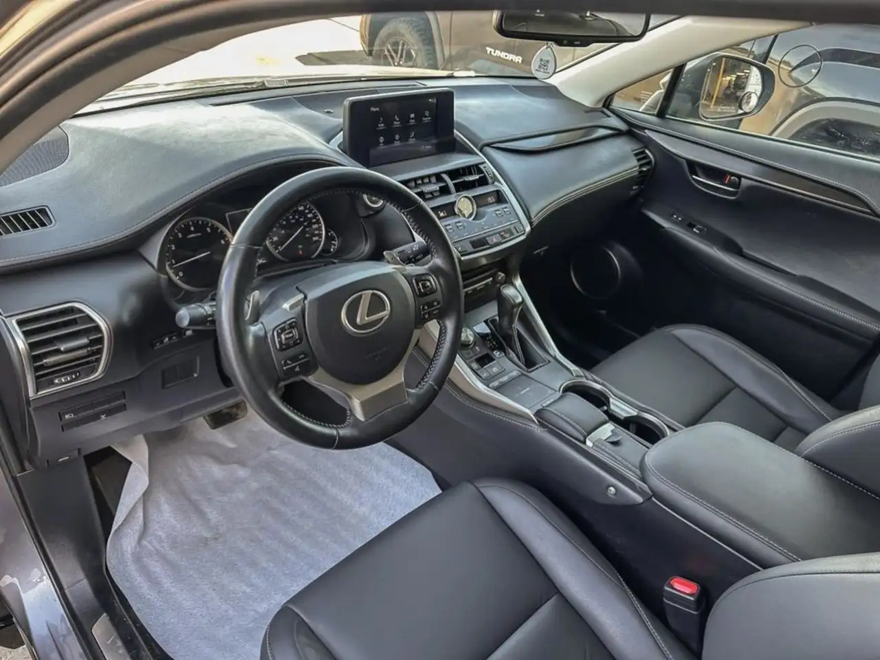 Lexus NX снимка Lexus NX