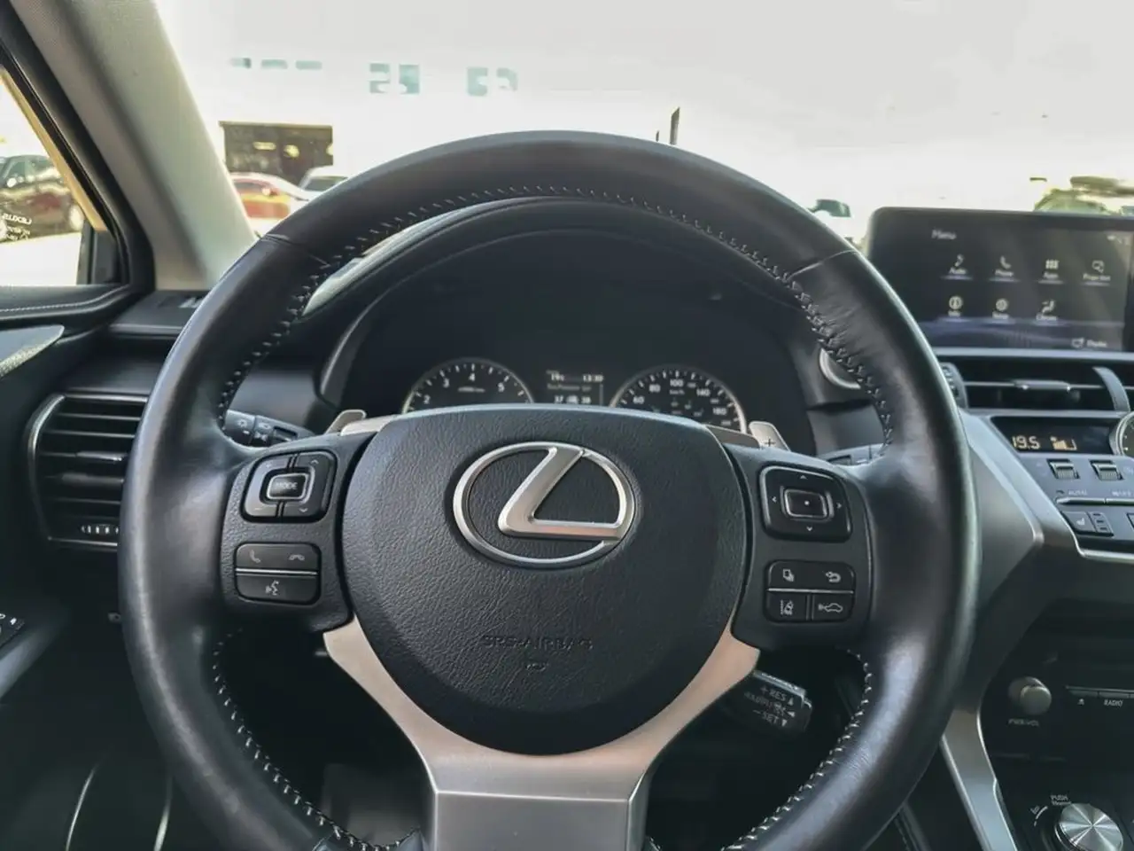 Lexus NX снимка Lexus NX