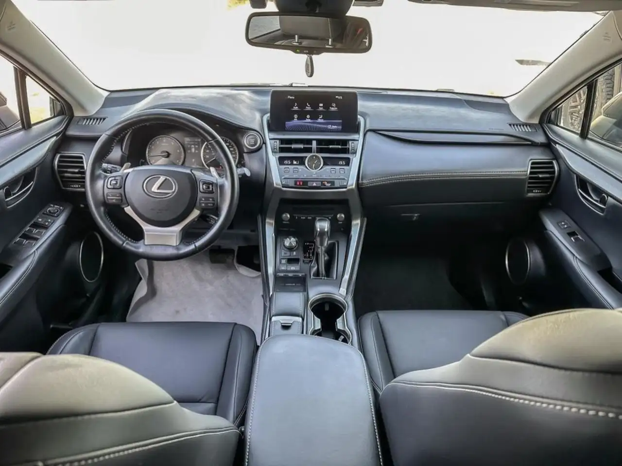 Lexus NX снимка Lexus NX