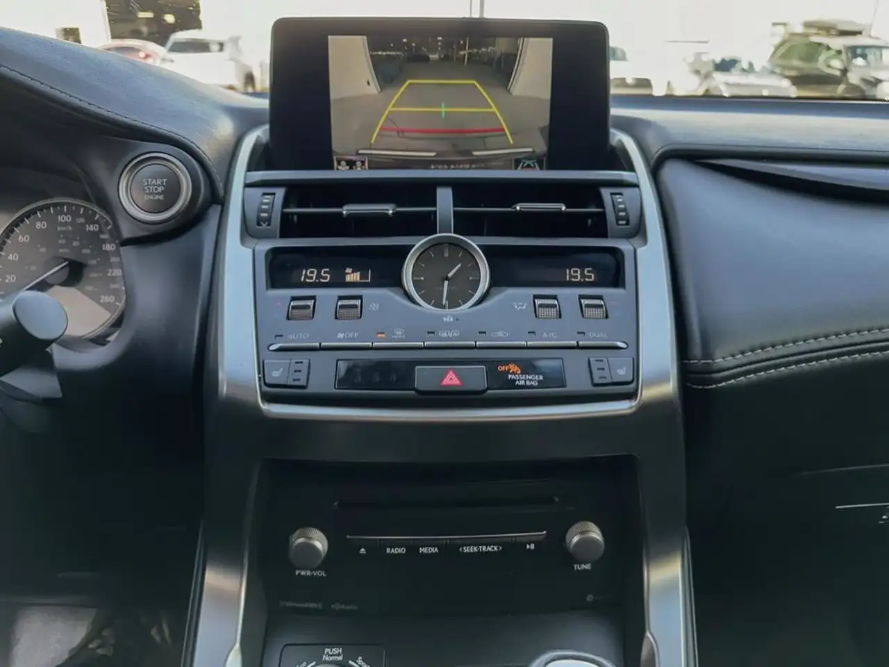 Lexus NX снимка Lexus NX