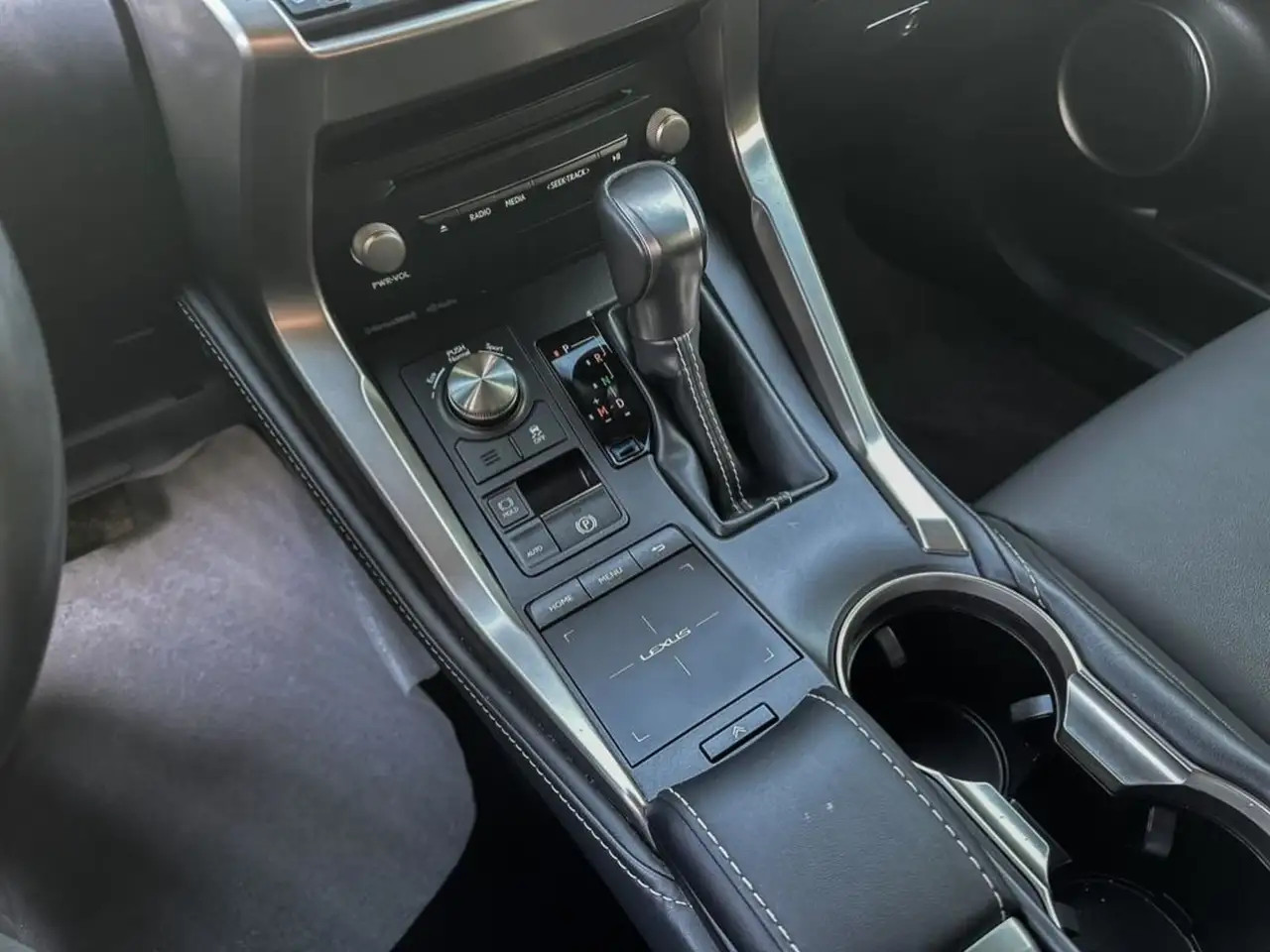 Lexus NX снимка Lexus NX