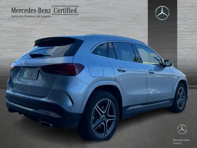 Mercedes-Benz Gla view 2
