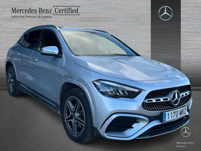 Mercedes-Benz Gla view 3