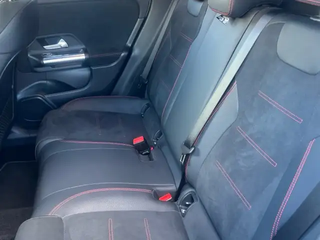 Mercedes-Benz Gla view 11