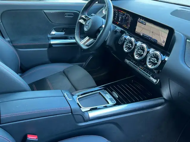 Mercedes-Benz Gla view 10