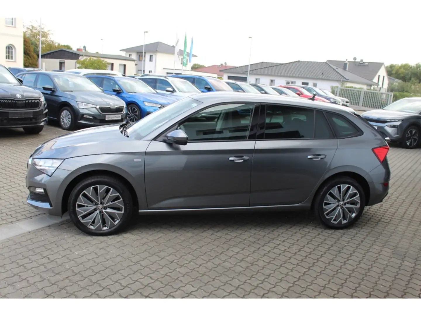 Skoda Scala Tour TSI EU6d AMB TS81 1.0 M6F LED Sperrdiff. Appl Grau - 2