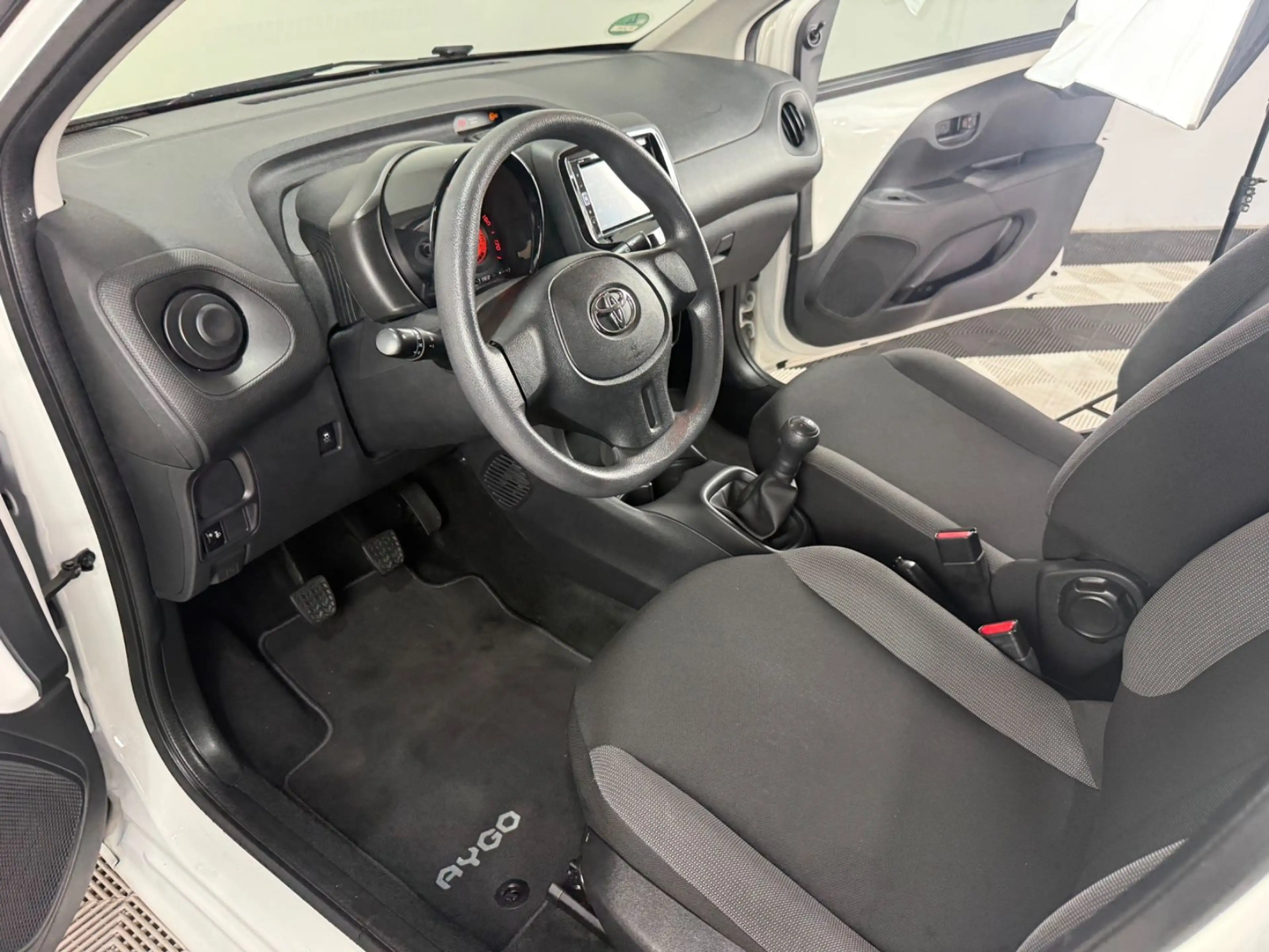 Toyota Aygo 1,0-l-VVT-i x-business°Klima° — photo 8
