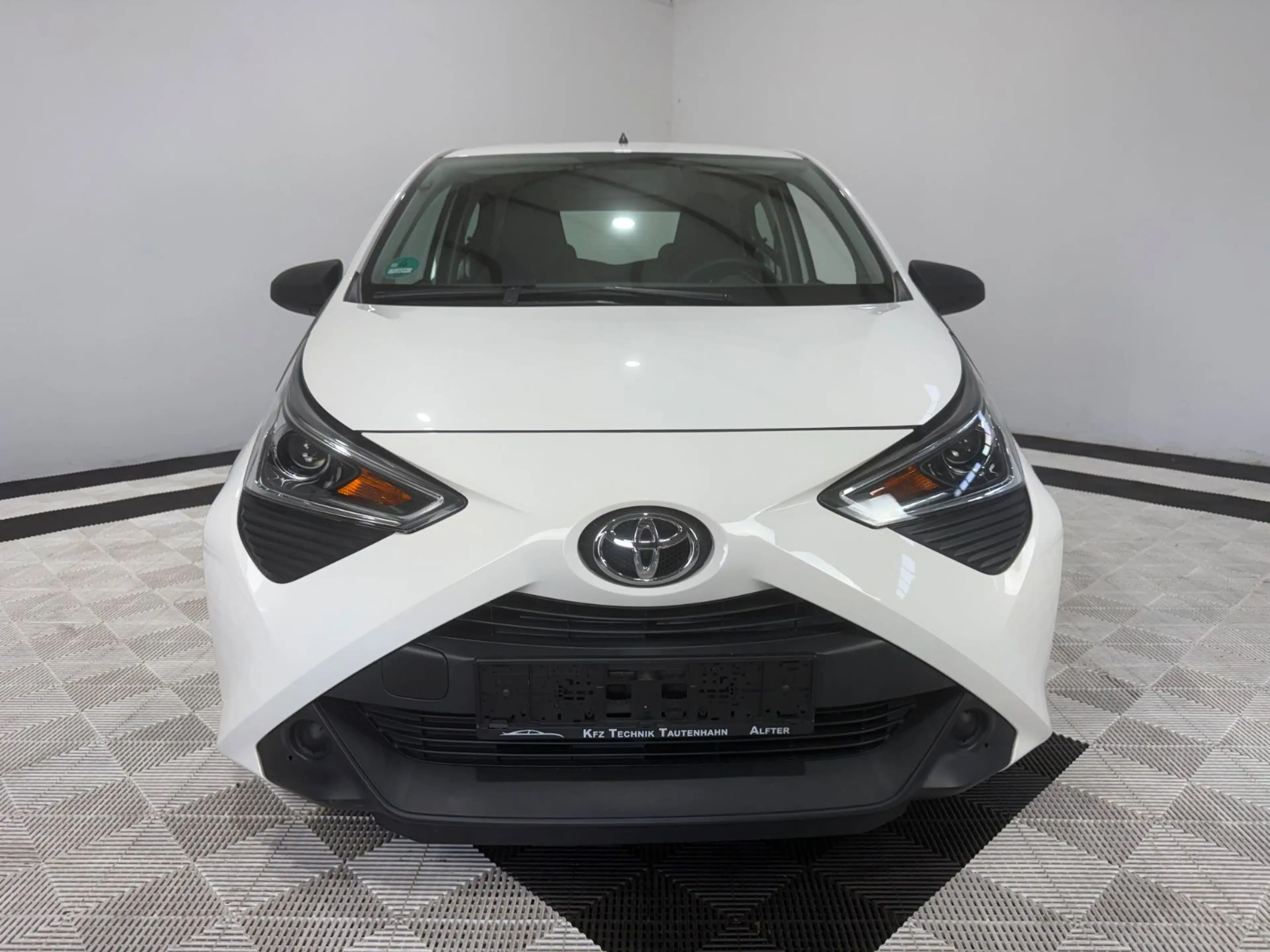 Toyota Aygo 1,0-l-VVT-i x-business°Klima° — photo 2