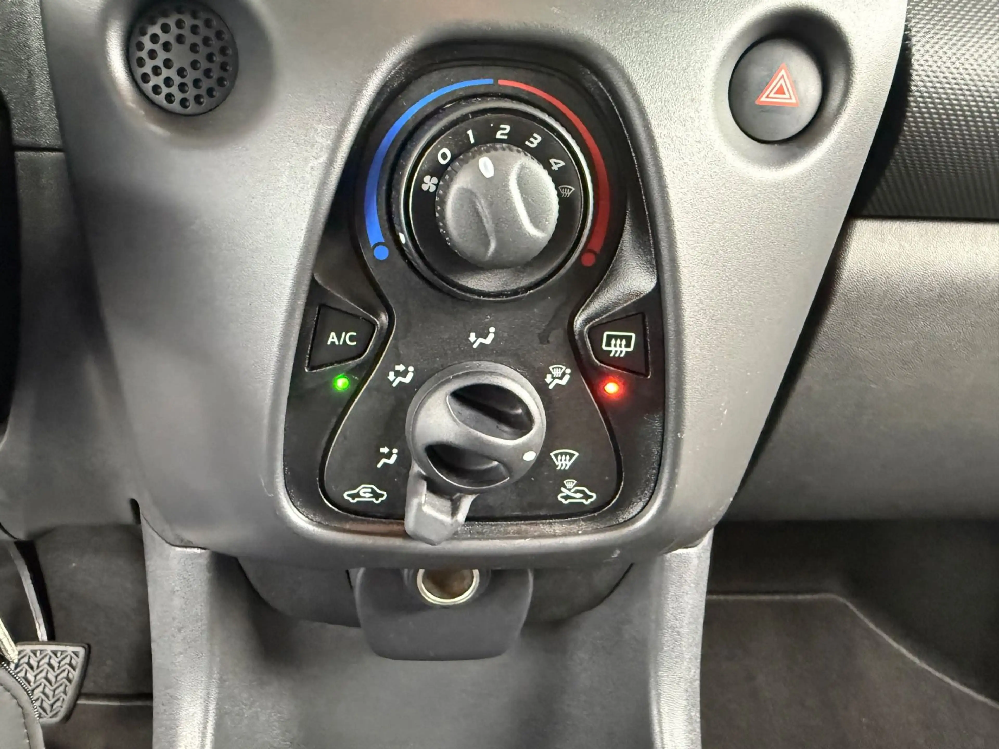 Toyota Aygo 1,0-l-VVT-i x-business°Klima° — photo 12