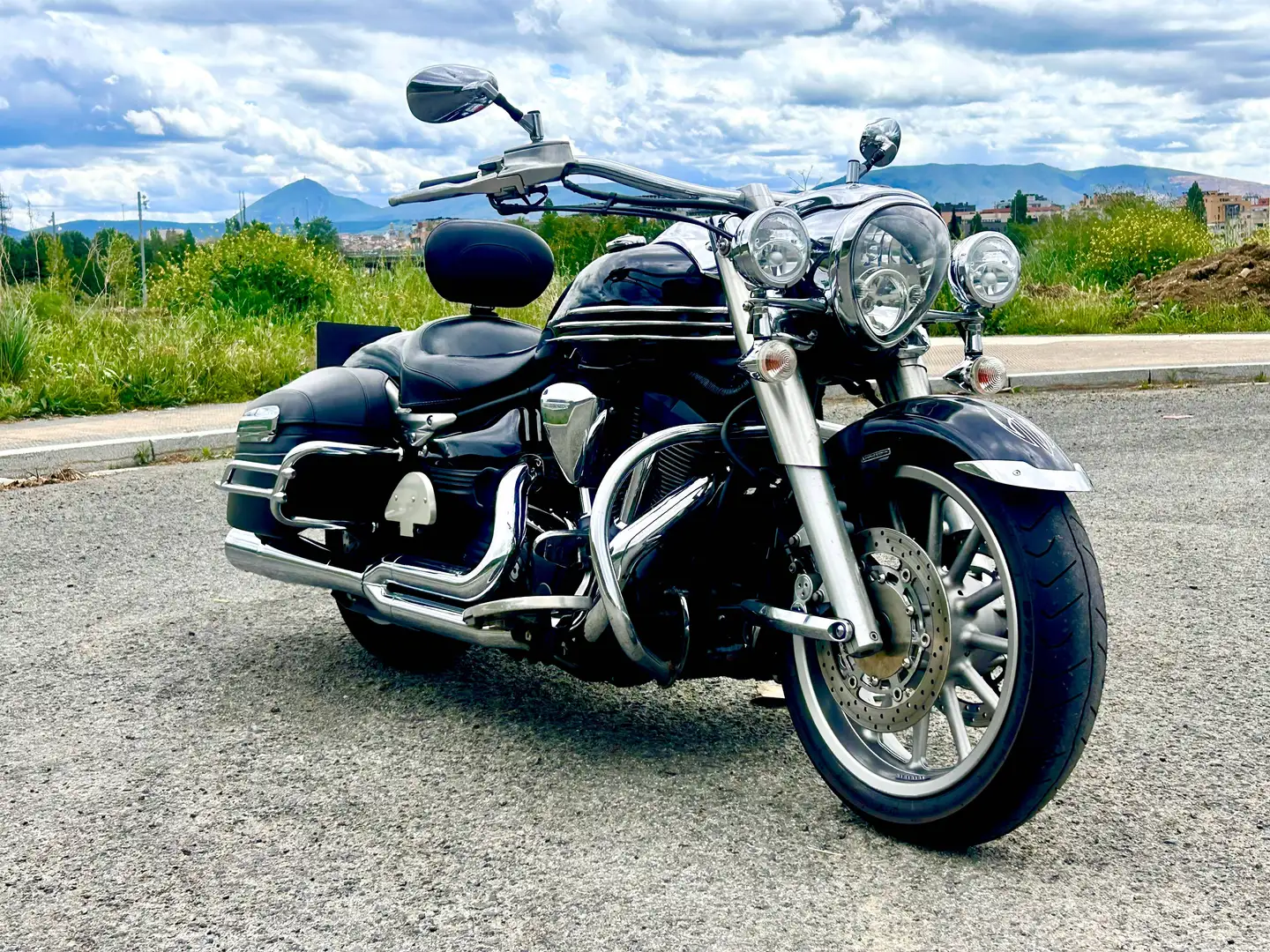 Yamaha XV 1900 Negro - 1