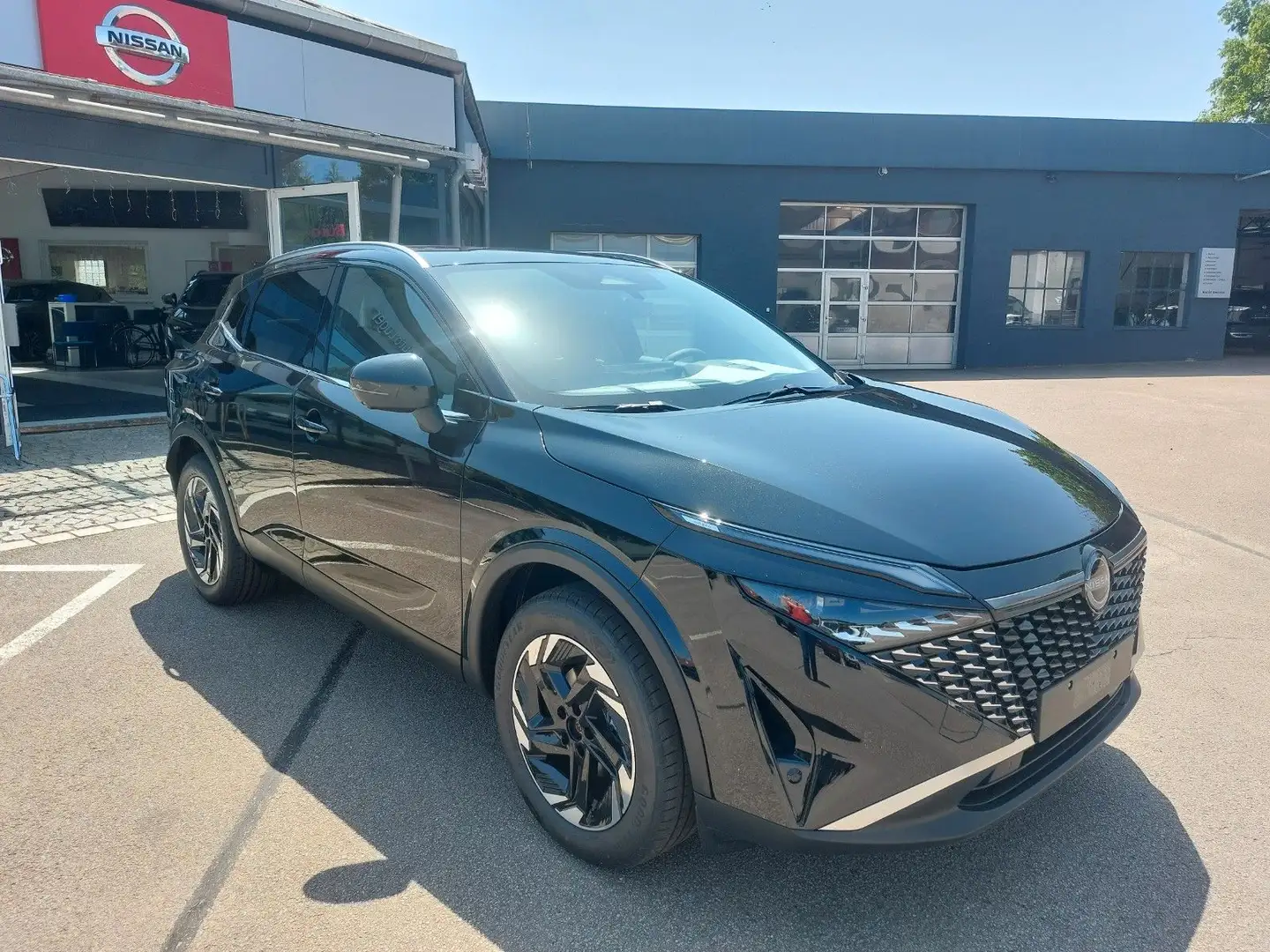 Nissan Qashqai 1,3 MHEV N-Connecta, Winter, Komfort Schwarz - 2