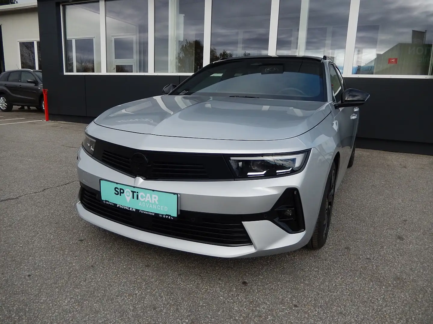 Opel Astra ST 1,2 Turbo GS Aut. Silber - 1