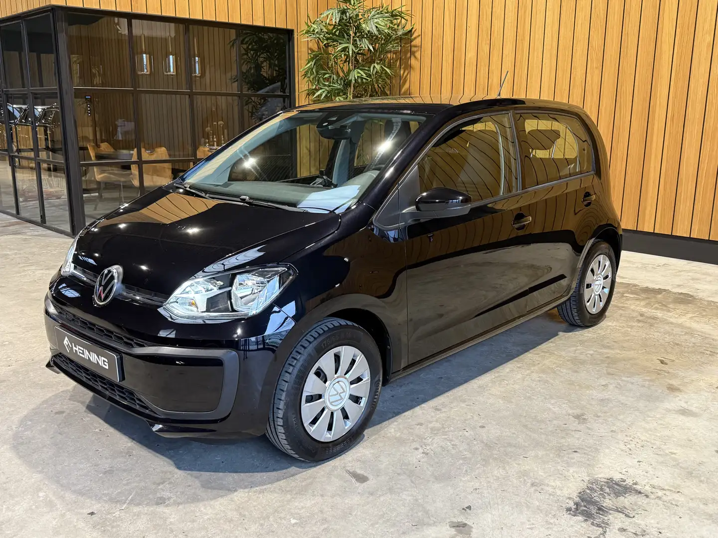 Volkswagen up! 1.0 Move Up. DAB+.Bleutooth. Airco. 5 Drs. NAP. Noir - 1
