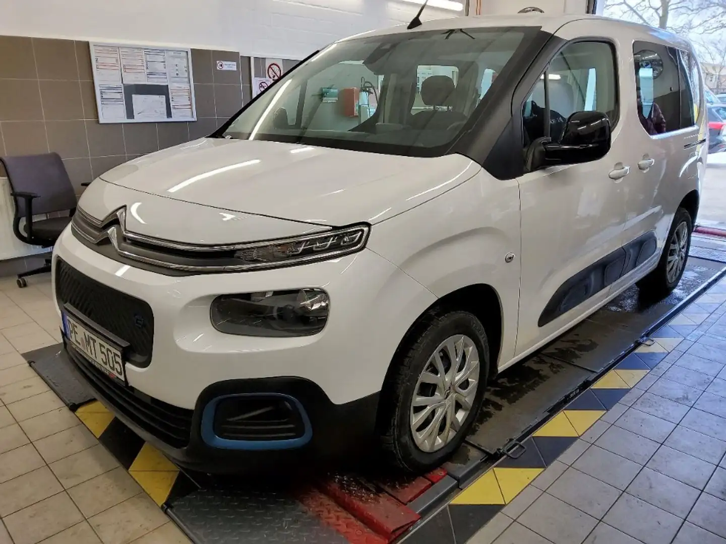Citroen Berlingo M Feel 11kW-Charger 5-Sitzer SHZ PDC Weiß - 2