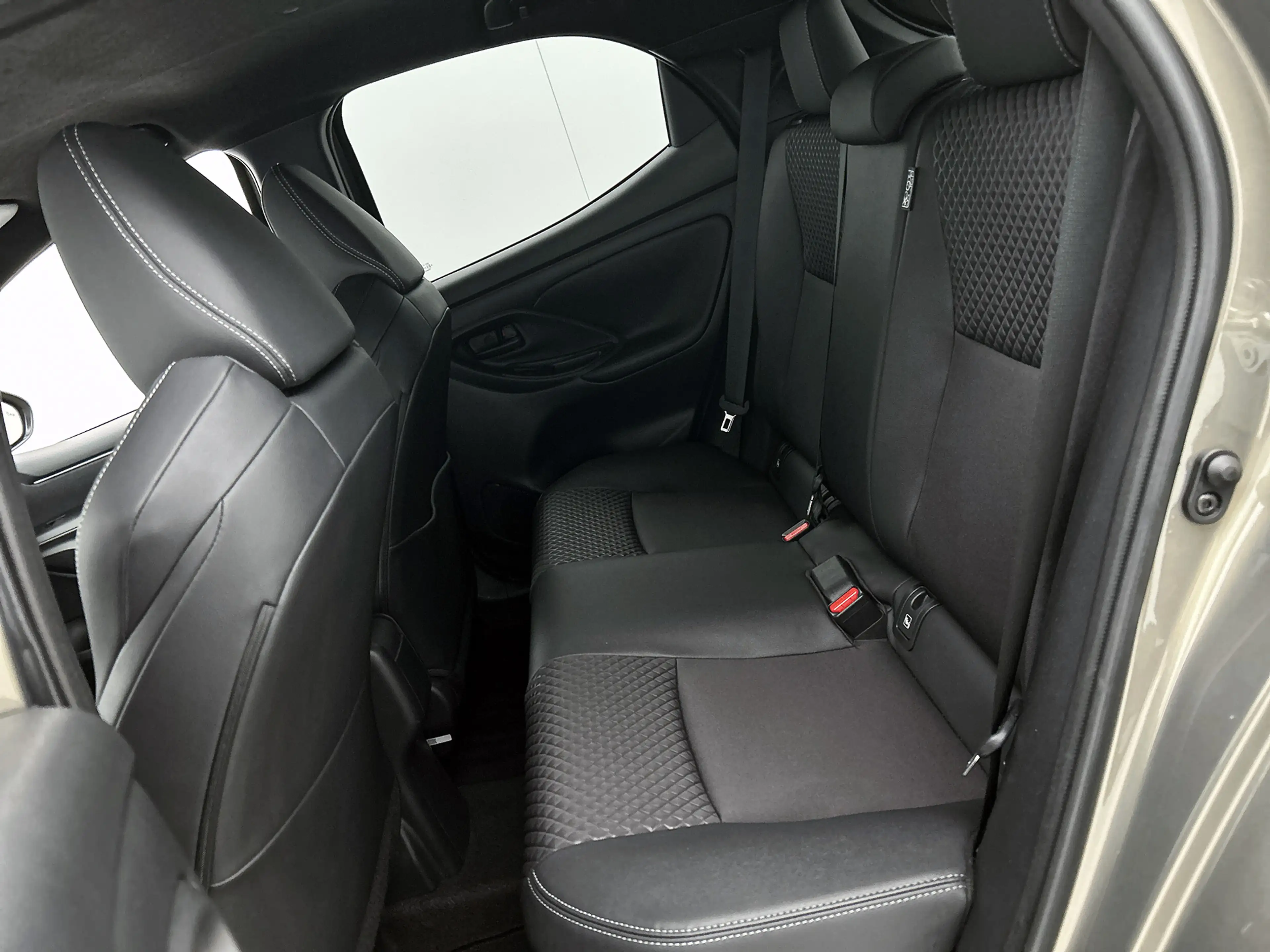Toyota Yaris 1.5 Hybrid Executive | Parkeersensoren | Sportstoe — photo 9