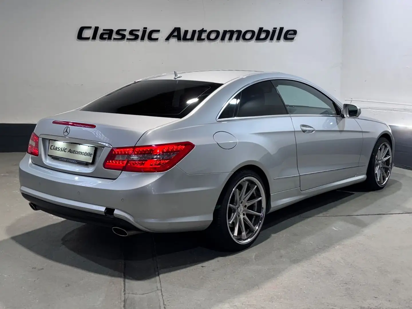 Mercedes-Benz E 350 Coupe BlueEfficiency *AMG-Line* Silber - 2