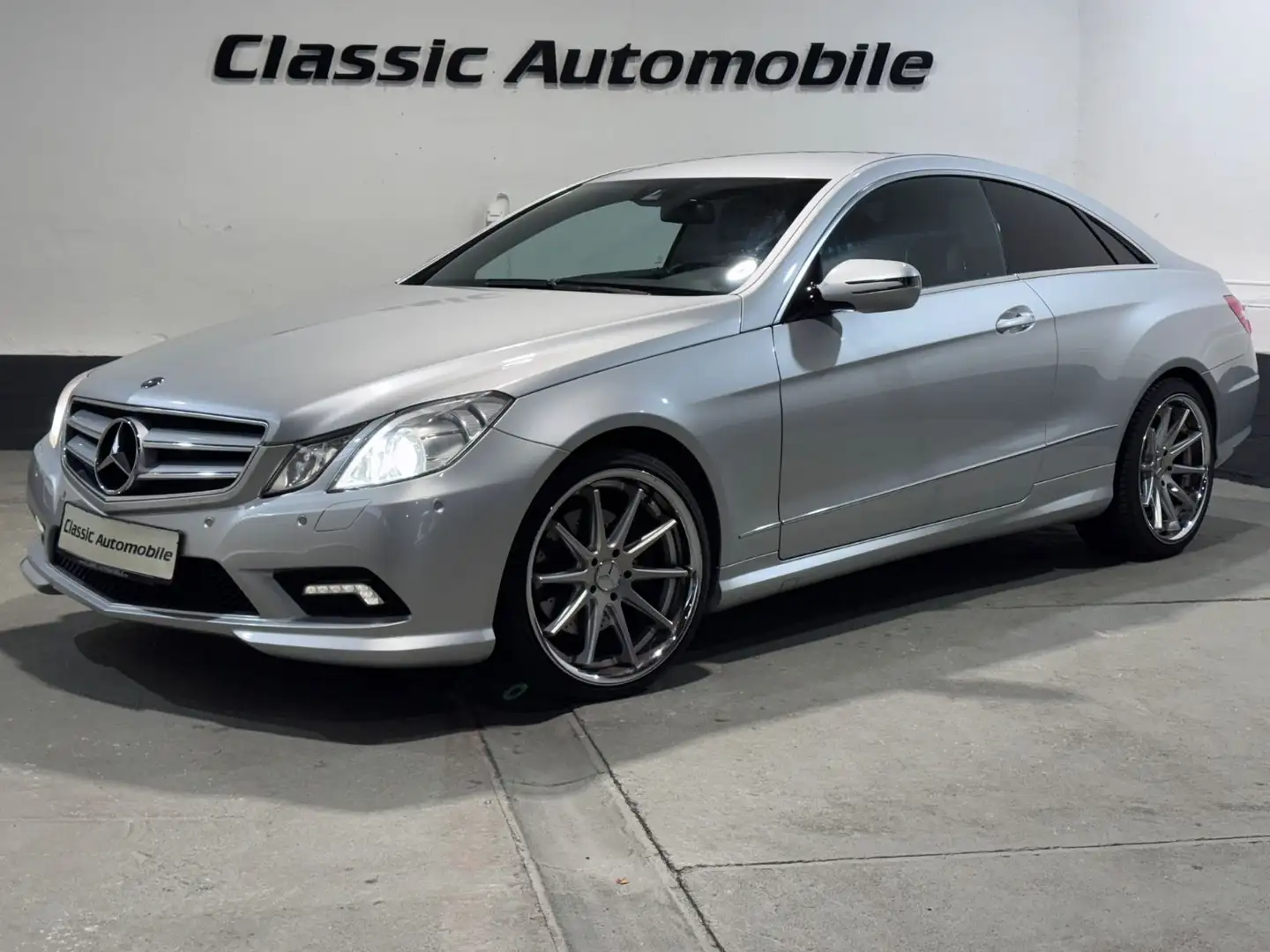 Mercedes-Benz E 350 Coupe BlueEfficiency *AMG-Line* Silber - 1