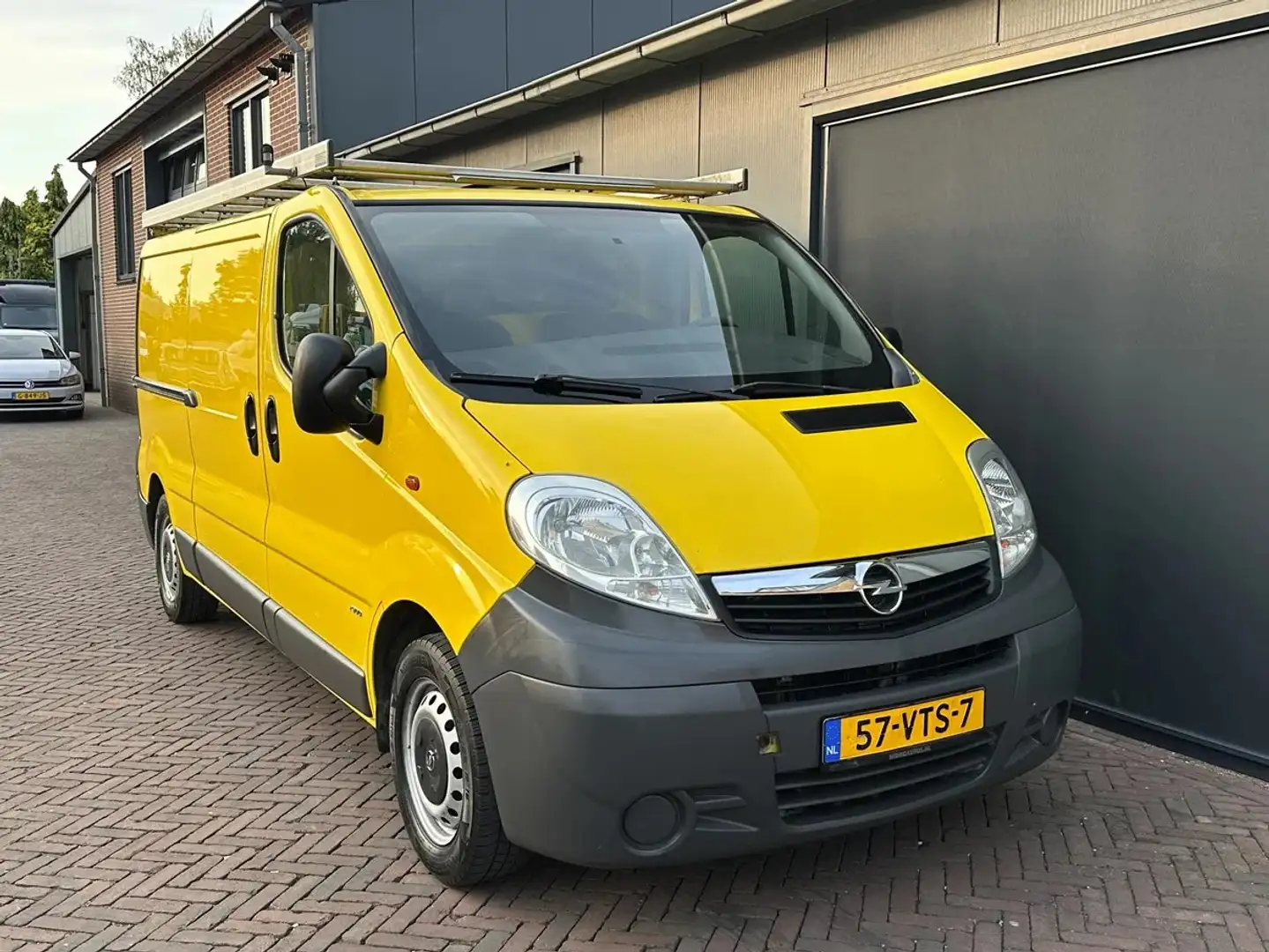 Opel Vivaro 2.0CDTI 84KW 2.9 TON L2H1 3ZITS AIRCO IMPERIAL Jaune - 1