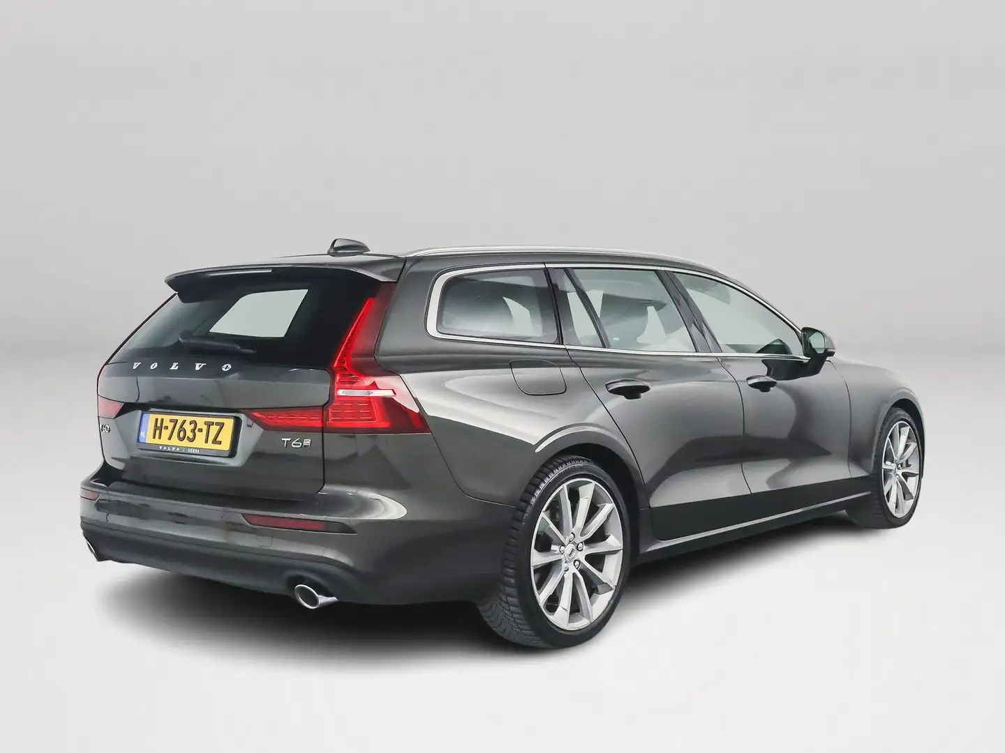 Volvo V60 T6 Aut. Twin Engine AWD Momentum Pro | Stoelverwar Grijs - 2