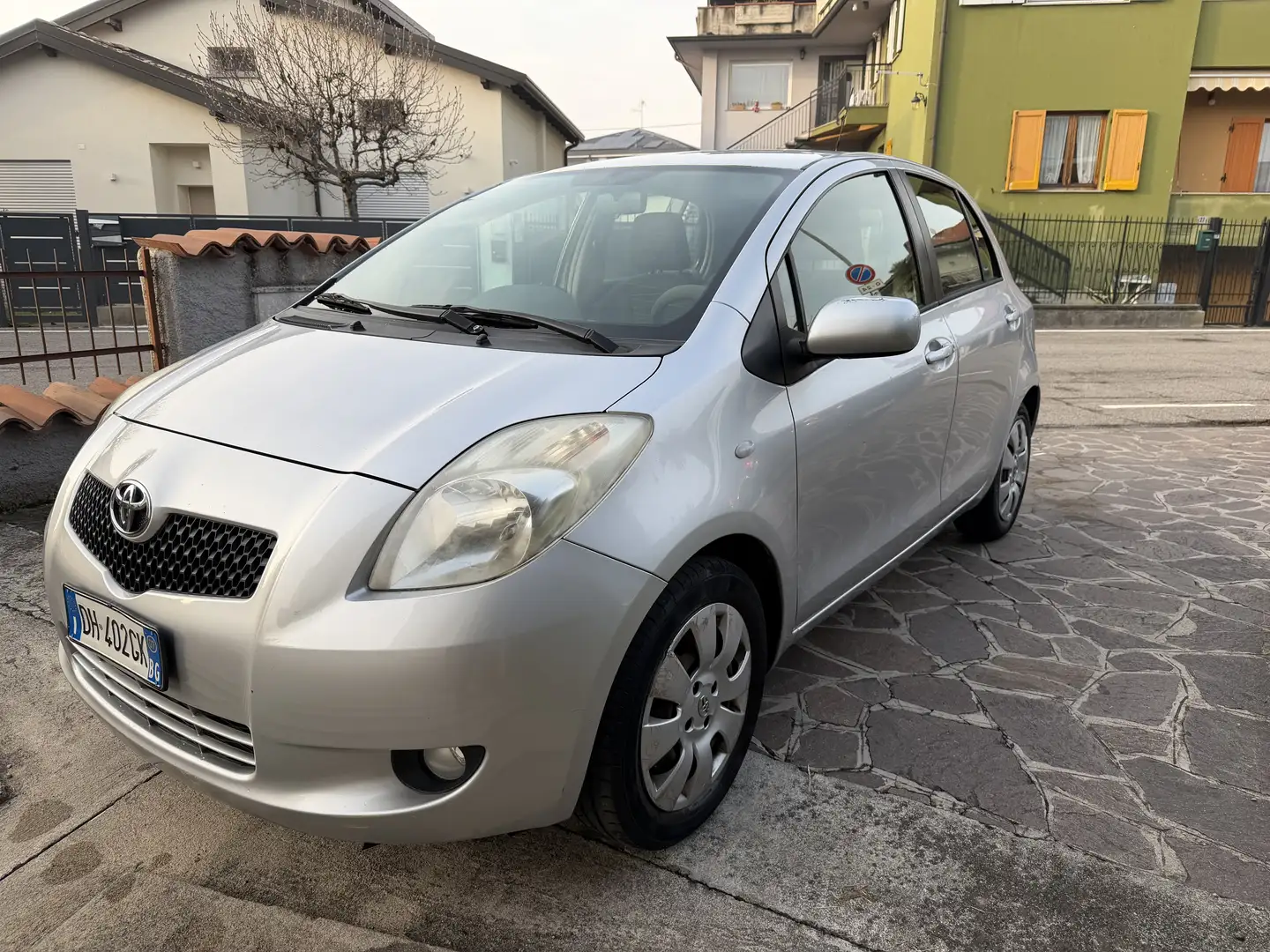Toyota Yaris Yaris II 2005 5p 1.3 Sol m-mt Grigio - 2