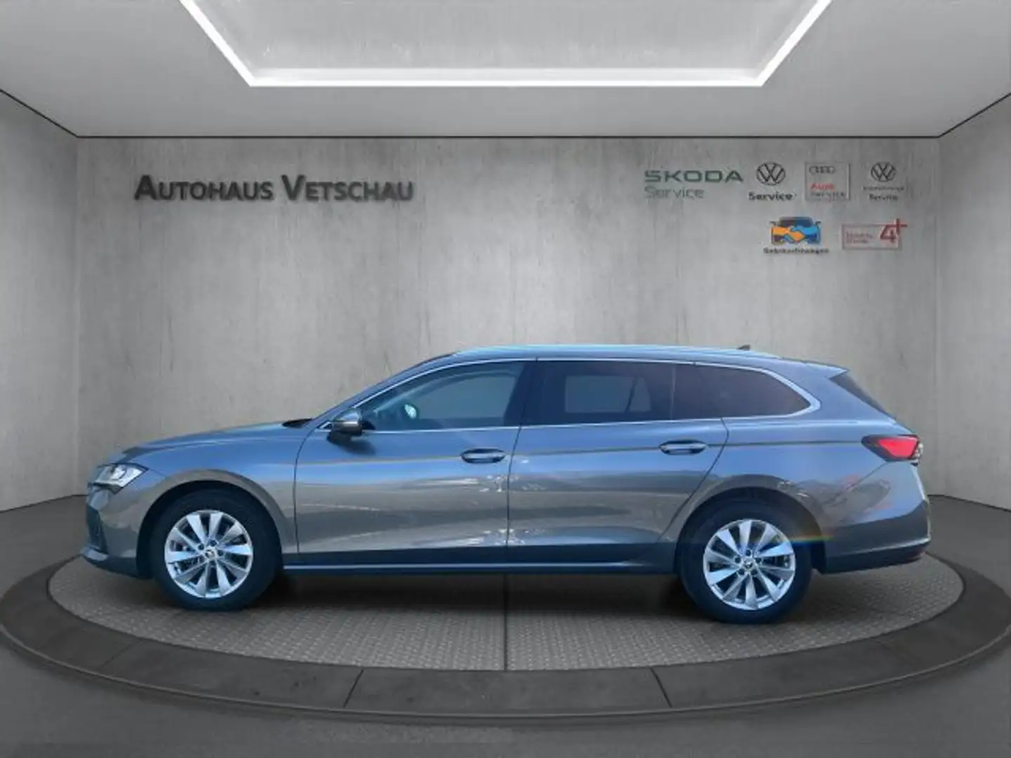 Skoda Superb Combi Selection 2.0 TDI DSG Bluetooth Navi Grau - 2